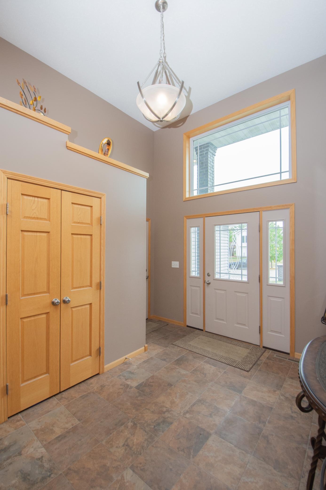 2009 single family home for sale at 1234 35th Street Circle S in Moorhead, MN — 4 bed, 3 bath (photo 5 of 49)