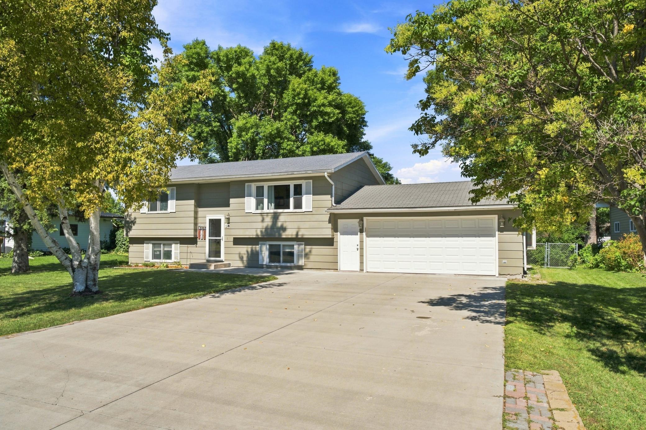 1980 single family home for sale at 543 Crescent Drive in Thompson, ND — 4 bed, 2 bath