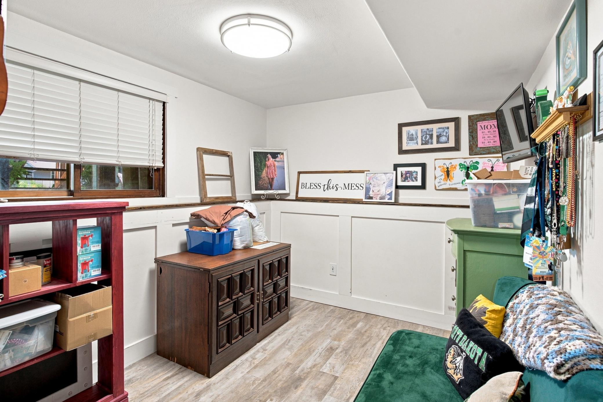 1980 single family home for sale at 543 Crescent Drive in Thompson, ND — 4 bed, 2 bath (photo 18 of 25)