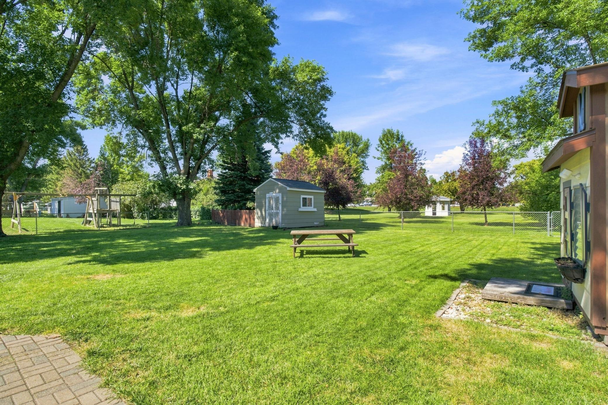 1980 single family home for sale at 543 Crescent Drive in Thompson, ND — 4 bed, 2 bath (photo 23 of 25)