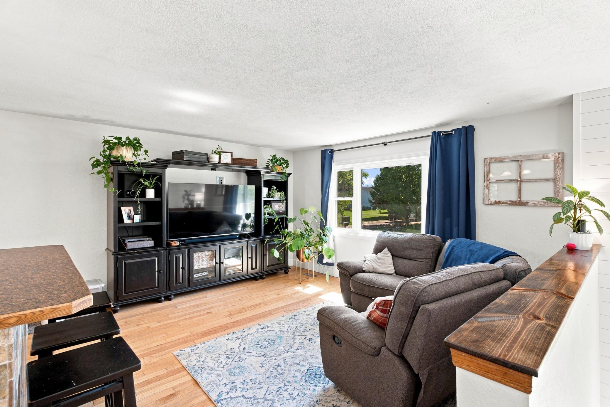 1980 single family home for sale at 543 Crescent Drive in Thompson, ND — 4 bed, 2 bath (photo 6 of 25)