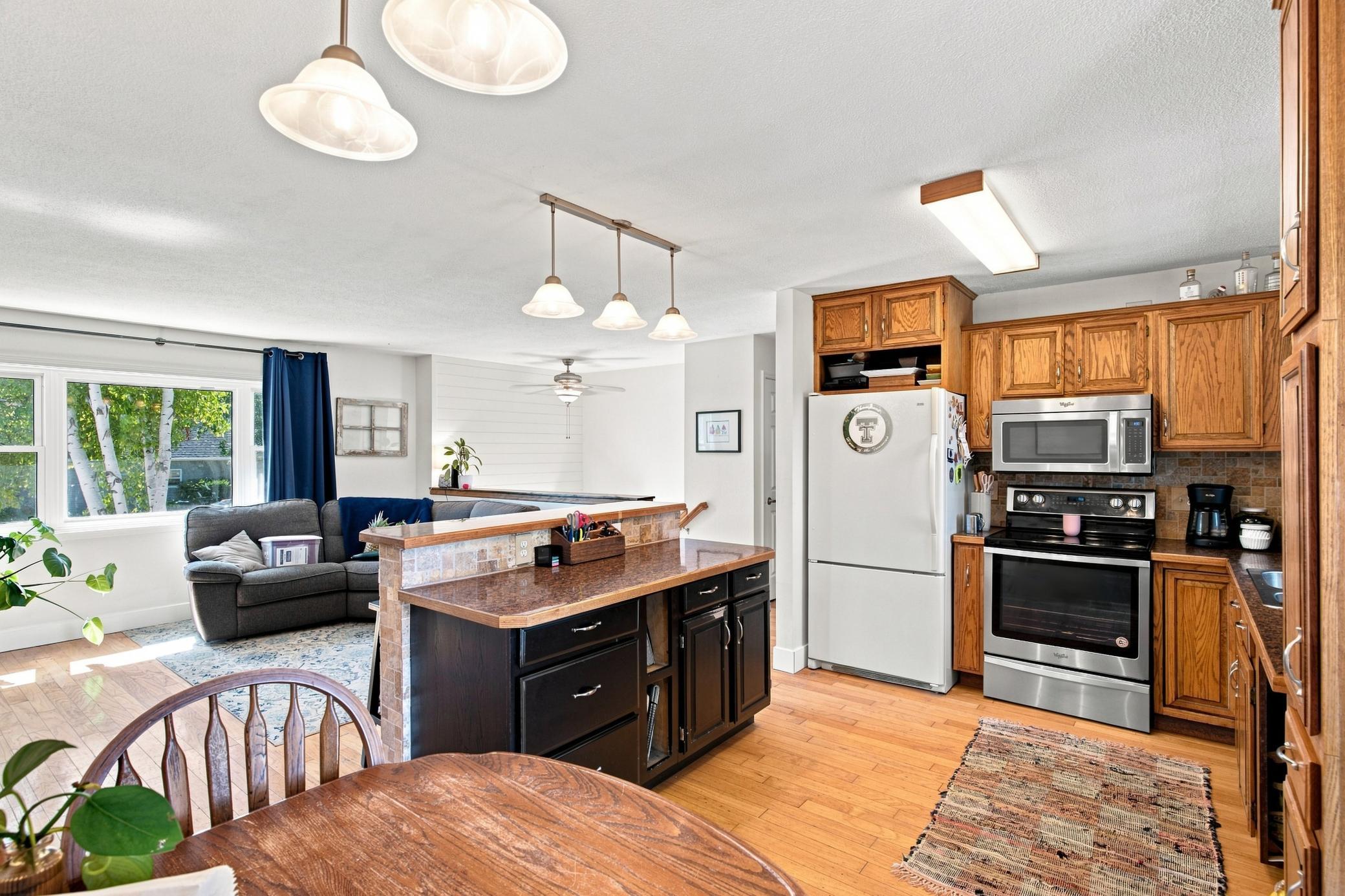 1980 single family home for sale at 543 Crescent Drive in Thompson, ND — 4 bed, 2 bath (photo 9 of 25)
