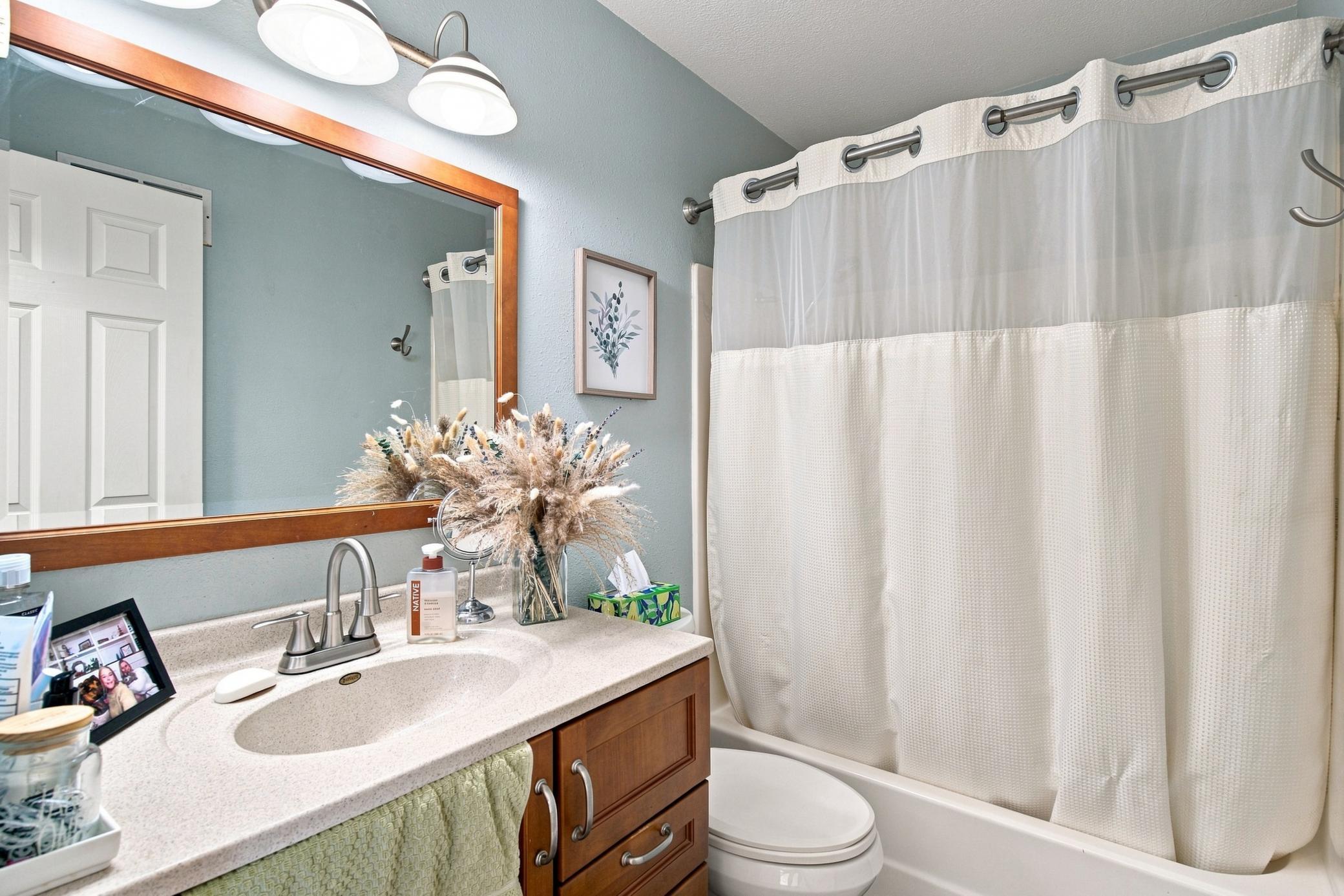 1980 single family home for sale at 543 Crescent Drive in Thompson, ND — 4 bed, 2 bath (photo 10 of 25)