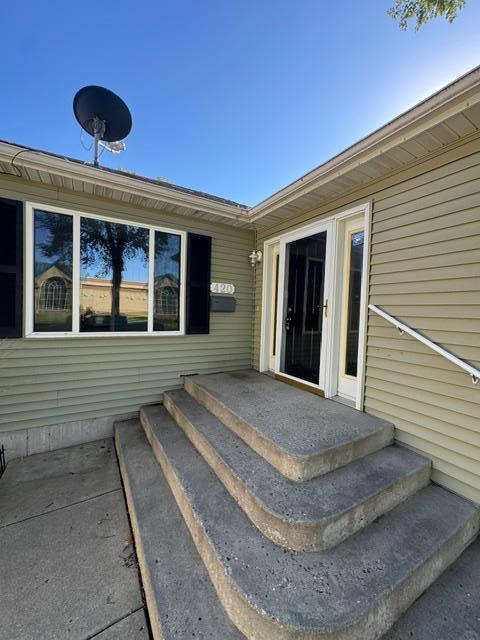 2004 single family home for sale at 420 14th Avenue S in Fargo, ND — 4 bed, 2 bath (photo 2 of 29)