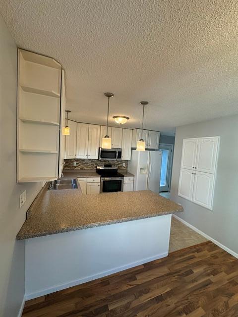 2004 single family home for sale at 420 14th Avenue S in Fargo, ND — 4 bed, 2 bath (photo 8 of 29)