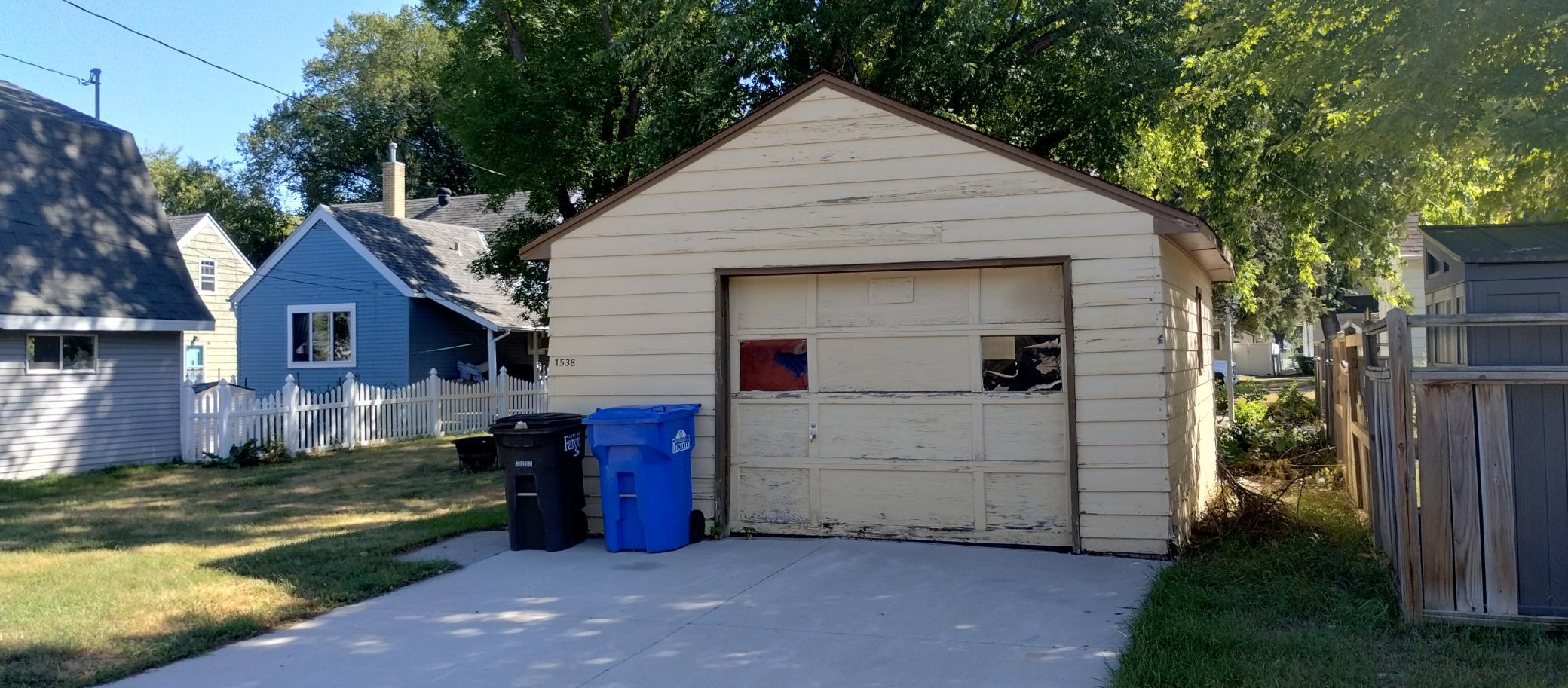 1947 single family home for sale at 1538 7th Street N in Fargo, ND — 3 bed, 1 bath (photo 6 of 35)