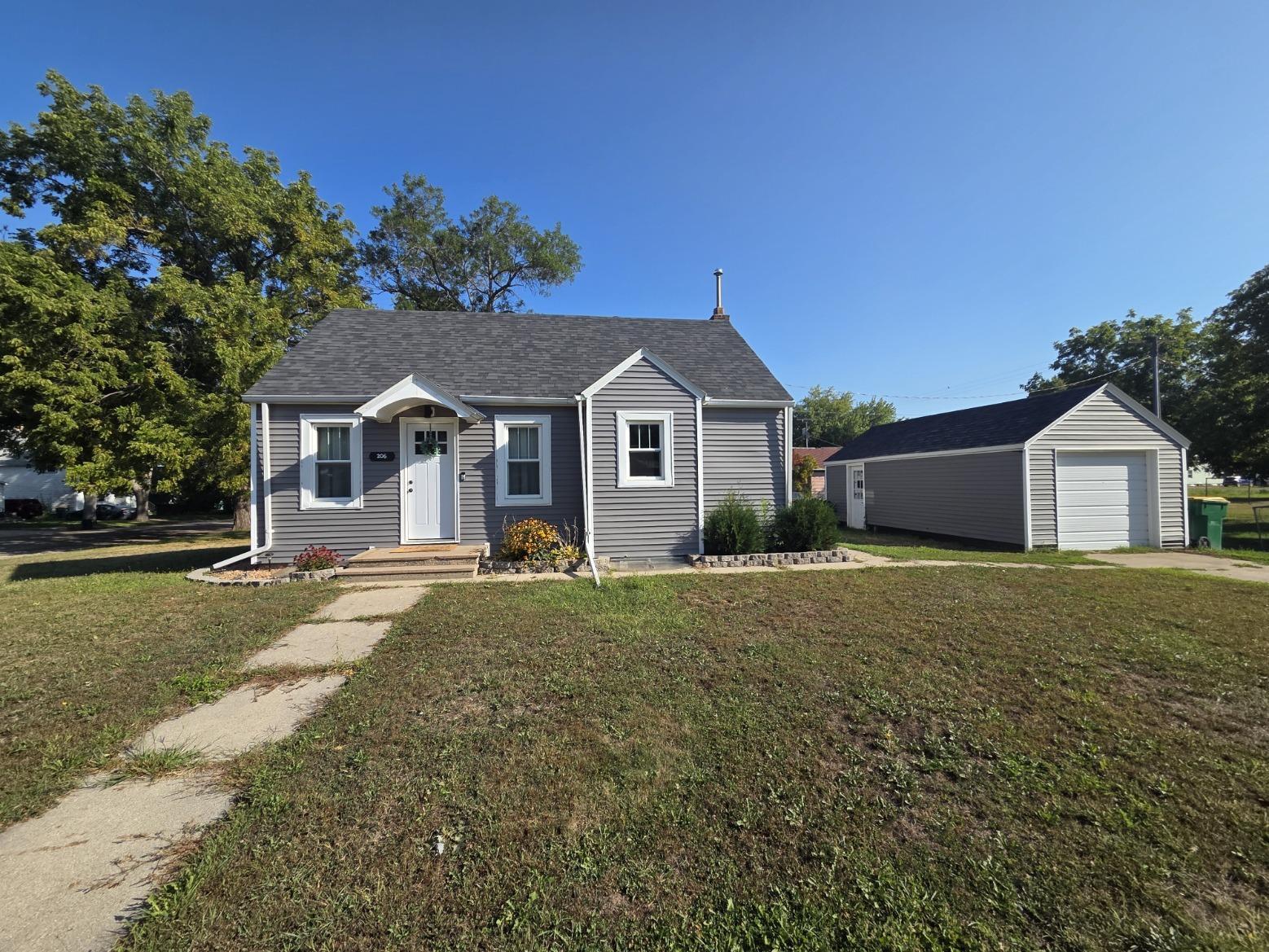1935 single family home for sale at 206 1st Street NE in Lidgerwood, ND — 3 bed, 2 bath