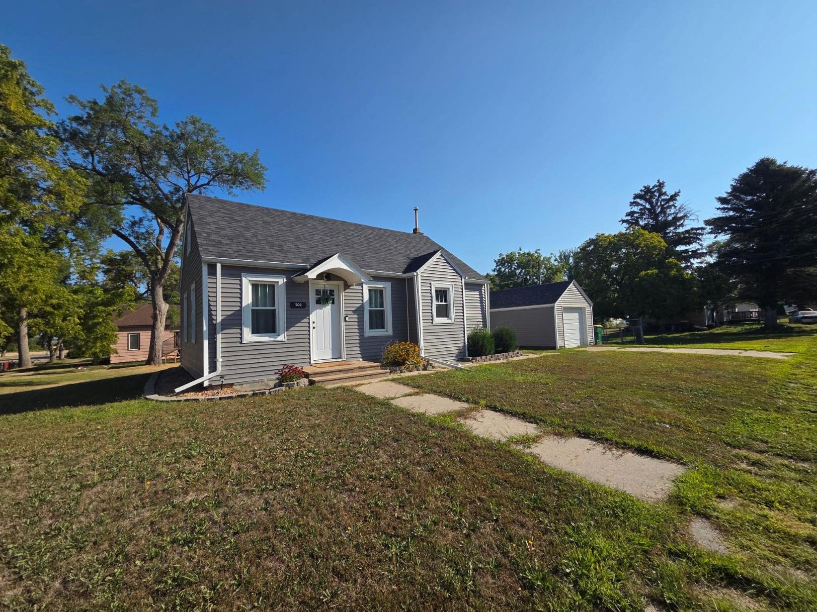 1935 single family home for sale at 206 1st Street NE in Lidgerwood, ND — 3 bed, 2 bath (photo 2 of 17)