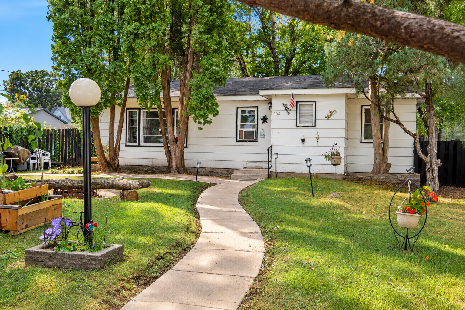 1950 single family home for sale at 308 Roosevelt Street in Alexandria, MN — 1 bed, 1 bath (photo 2 of 20)