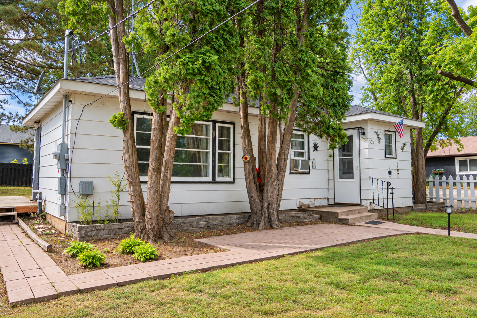 1950 single family home for sale at 308 Roosevelt Street in Alexandria, MN — 1 bed, 1 bath (photo 4 of 20)