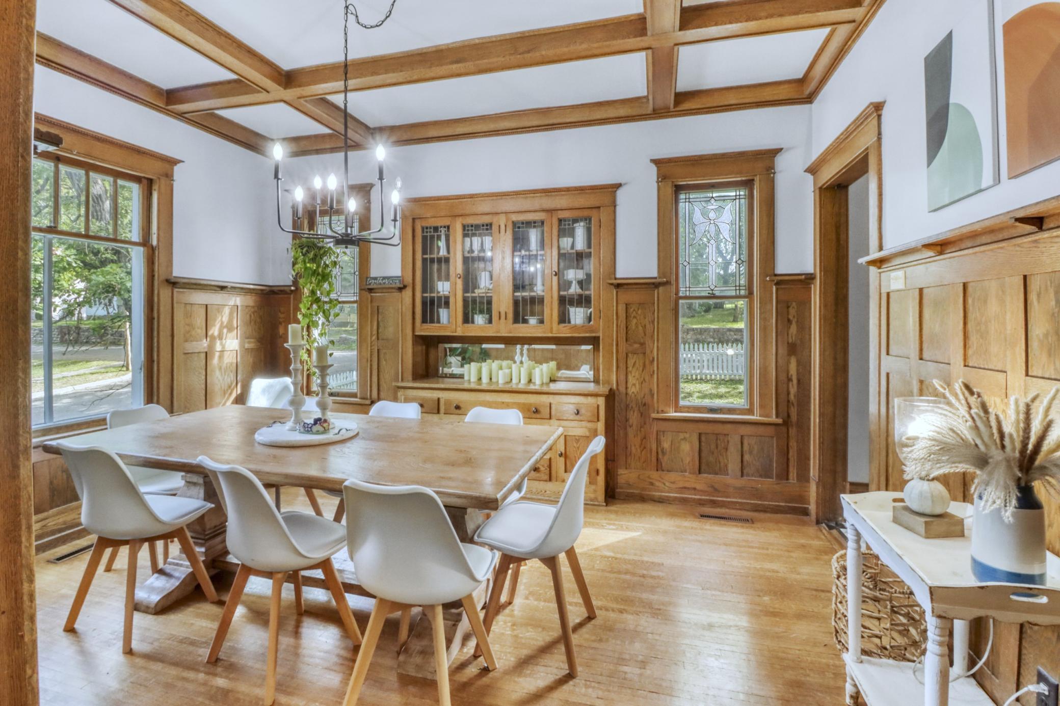 1911 single family home for sale at 322 3rd Avenue SE in Pelican Rapids, MN — 4 bed, 4 bath