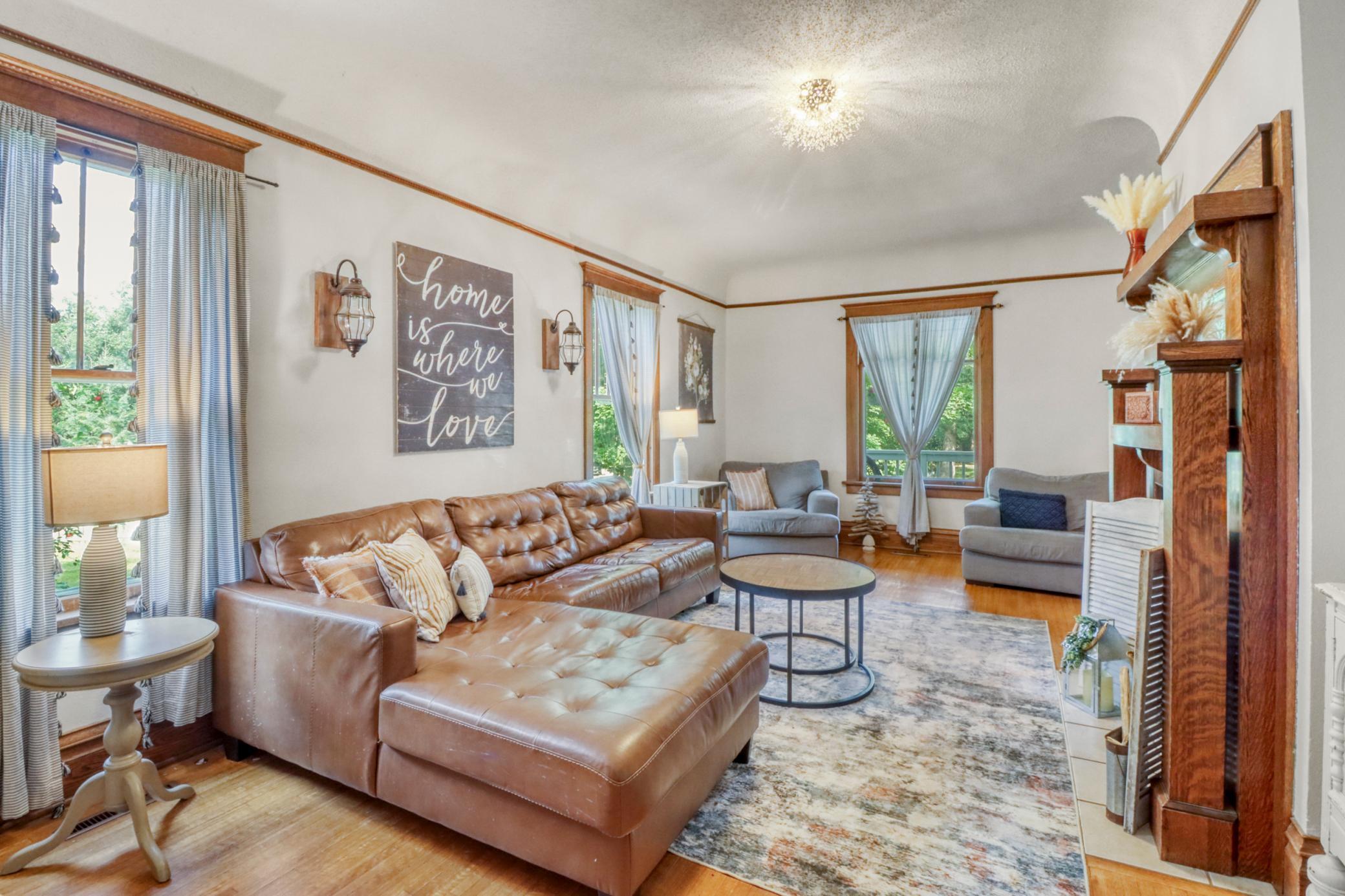 1911 single family home for sale at 322 3rd Avenue SE in Pelican Rapids, MN — 4 bed, 4 bath (photo 15 of 61)