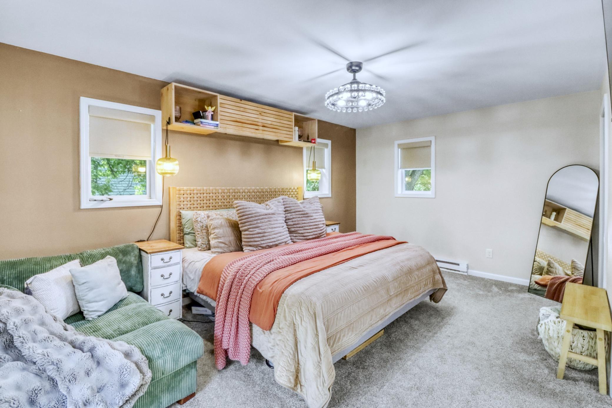 1911 single family home for sale at 322 3rd Avenue SE in Pelican Rapids, MN — 4 bed, 4 bath (photo 3 of 61)