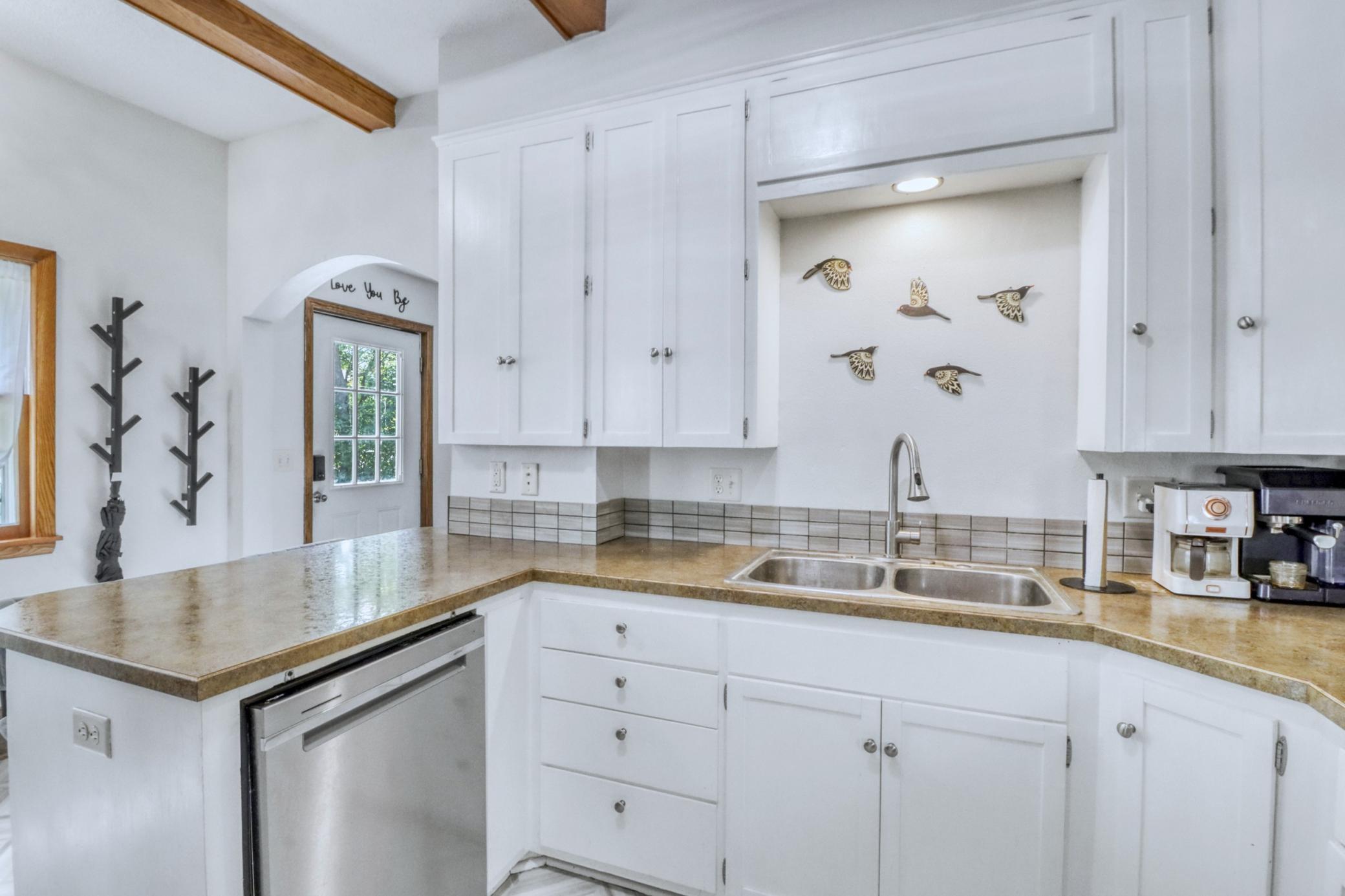 1911 single family home for sale at 322 3rd Avenue SE in Pelican Rapids, MN — 4 bed, 4 bath (photo 21 of 61)