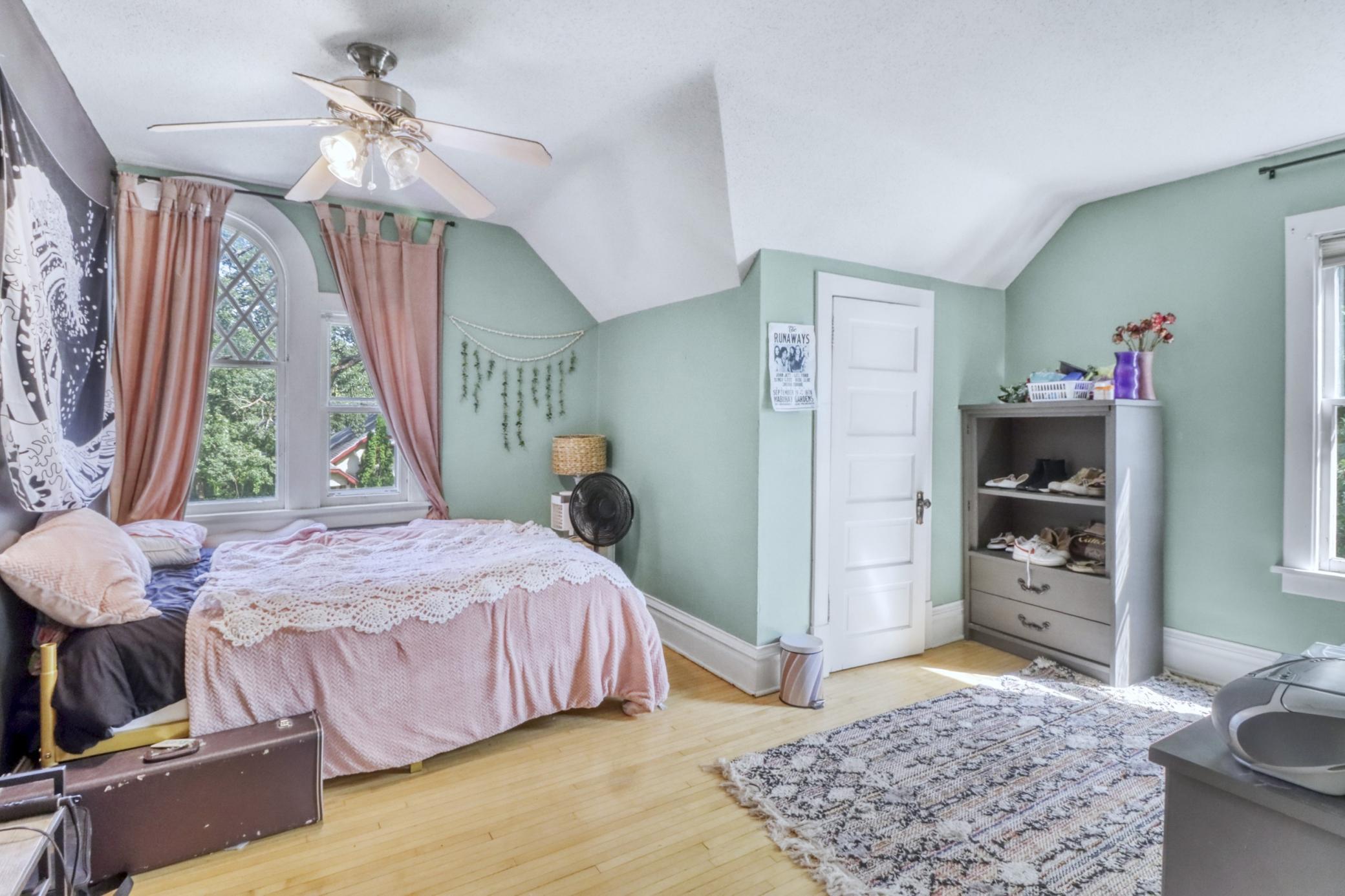1911 single family home for sale at 322 3rd Avenue SE in Pelican Rapids, MN — 4 bed, 4 bath (photo 36 of 61)