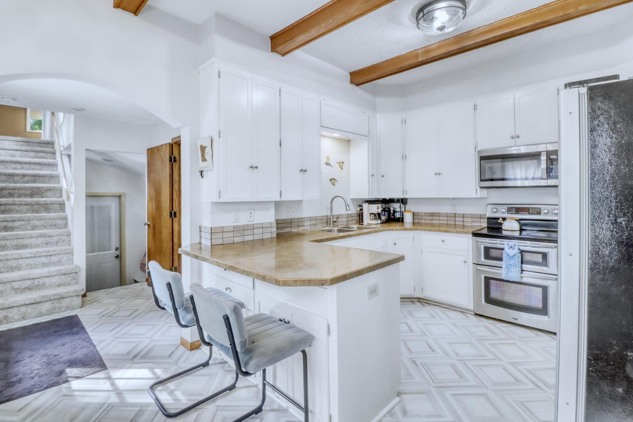 1911 single family home for sale at 322 3rd Avenue SE in Pelican Rapids, MN — 4 bed, 4 bath (photo 5 of 61)