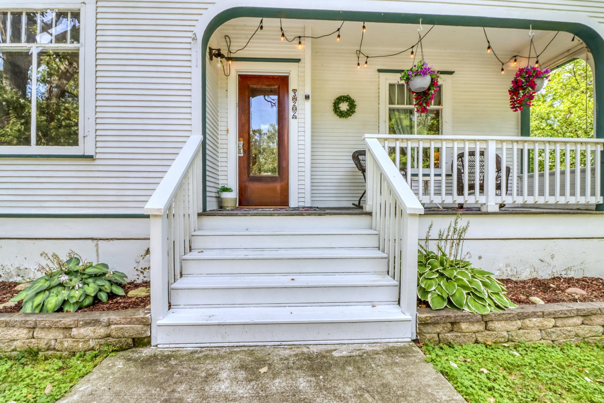 1911 single family home for sale at 322 3rd Avenue SE in Pelican Rapids, MN — 4 bed, 4 bath (photo 6 of 61)