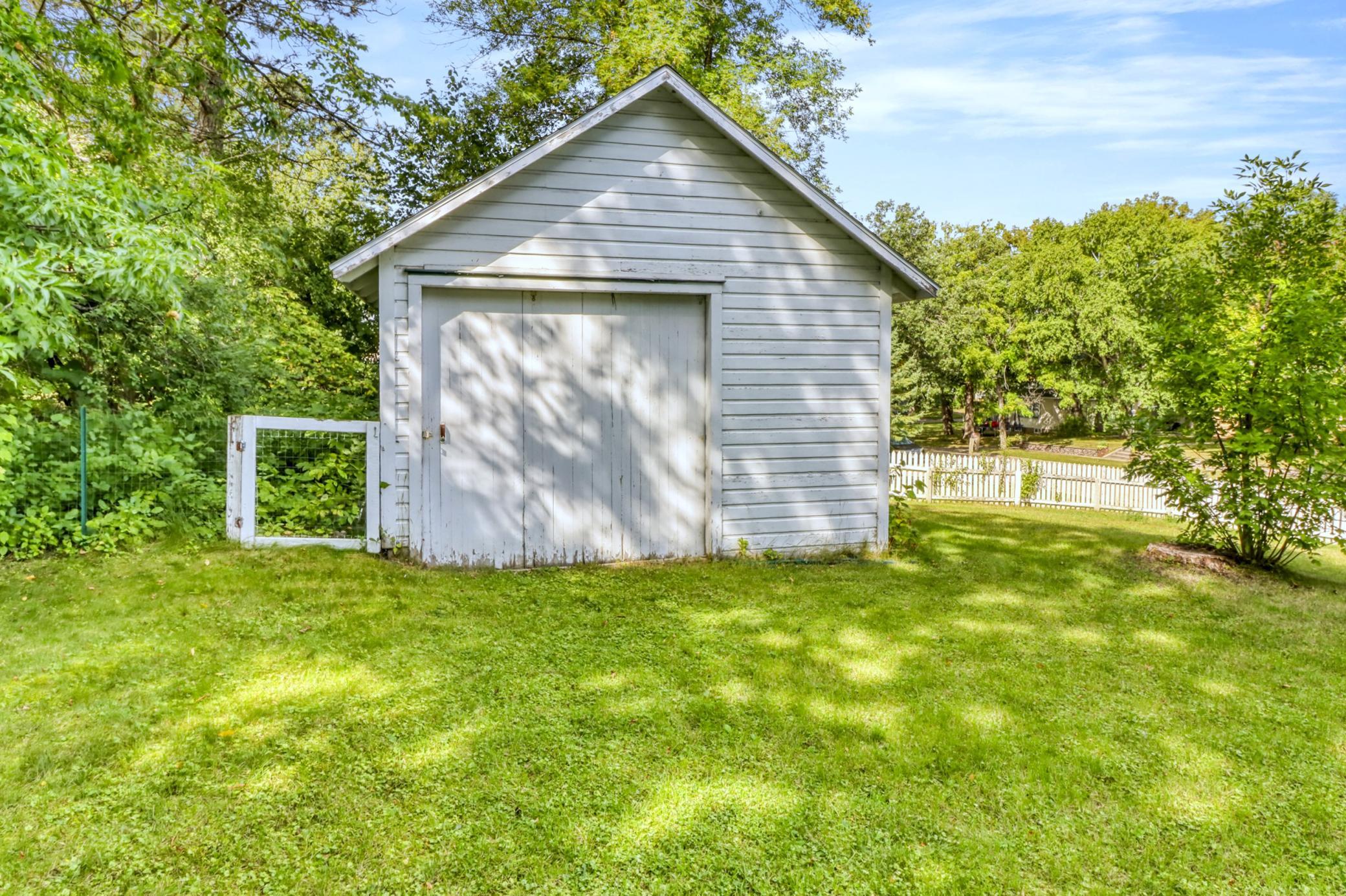 1911 single family home for sale at 322 3rd Avenue SE in Pelican Rapids, MN — 4 bed, 4 bath (photo 54 of 61)