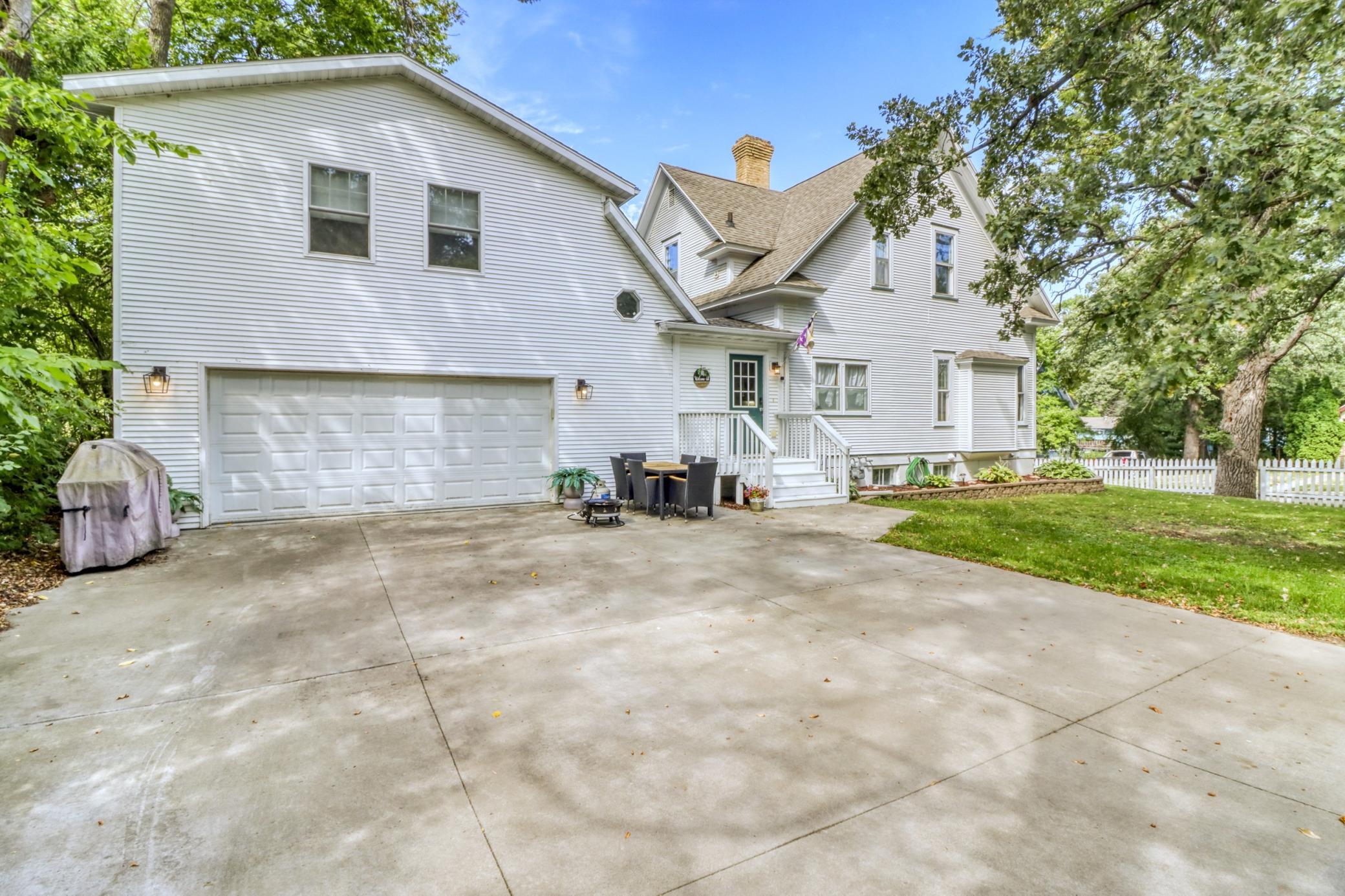 1911 single family home for sale at 322 3rd Avenue SE in Pelican Rapids, MN — 4 bed, 4 bath (photo 57 of 61)