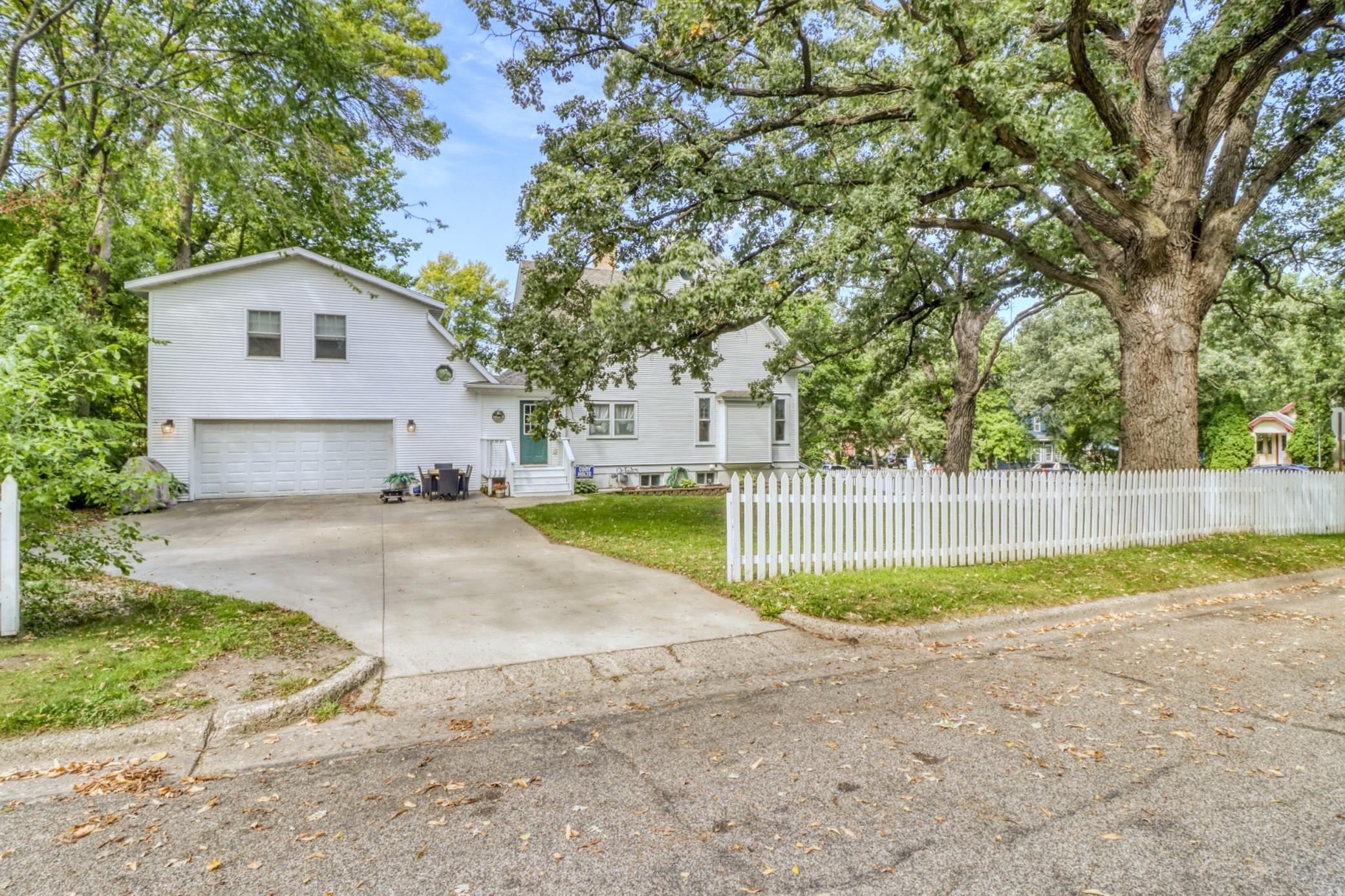 1911 single family home for sale at 322 3rd Avenue SE in Pelican Rapids, MN — 4 bed, 4 bath (photo 58 of 61)