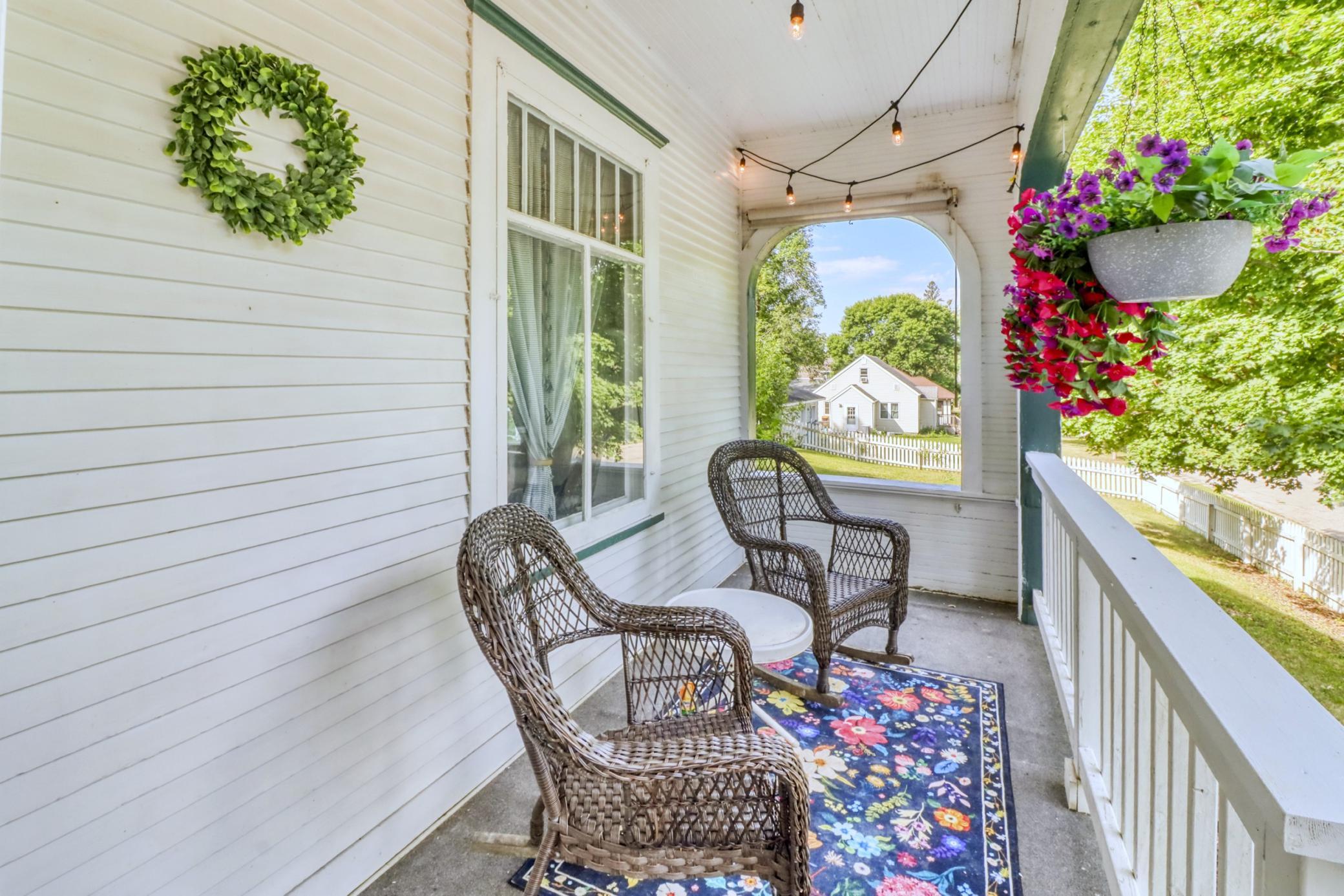 1911 single family home for sale at 322 3rd Avenue SE in Pelican Rapids, MN — 4 bed, 4 bath (photo 7 of 61)