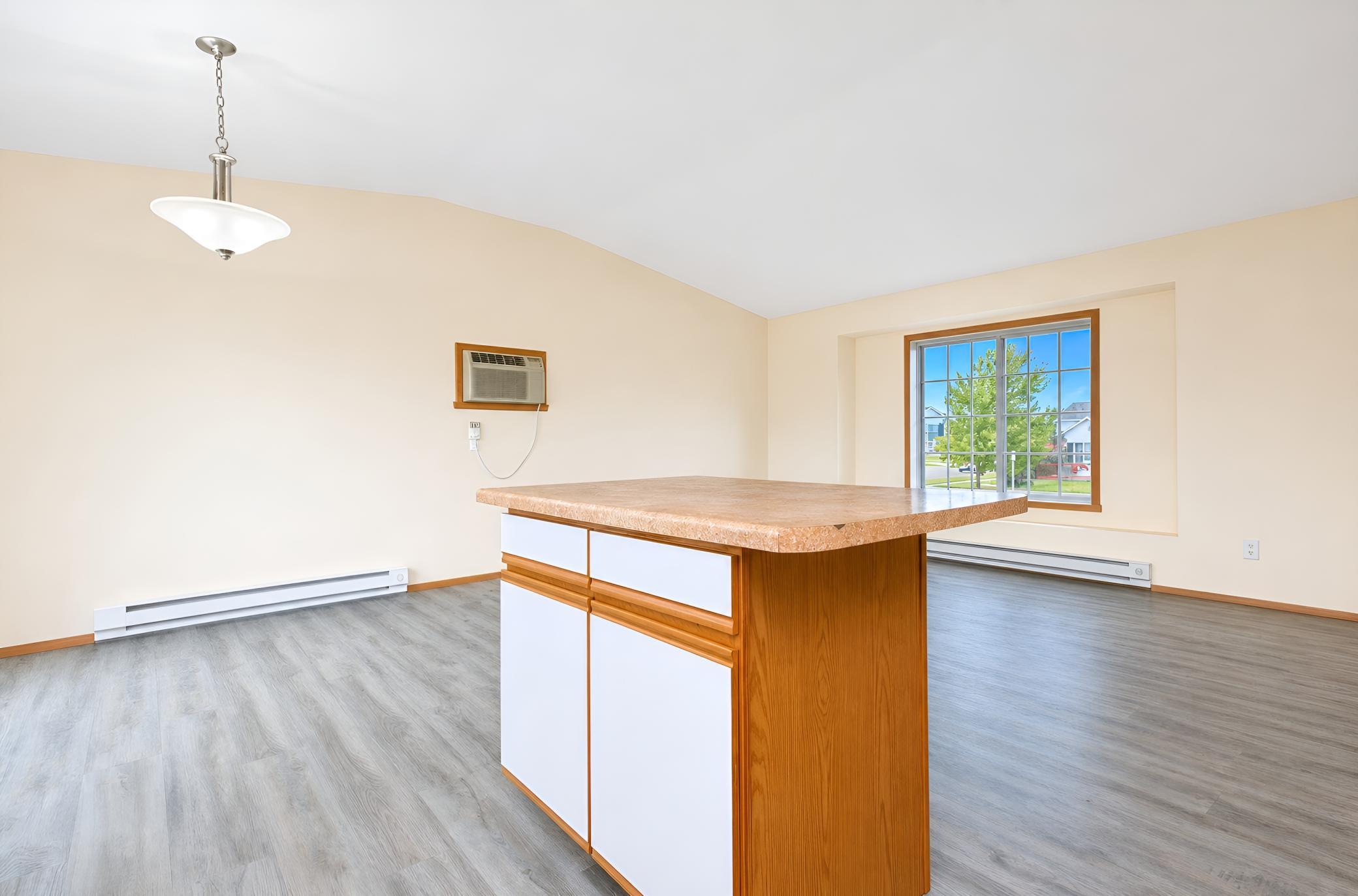 2004 single family home for sale at 1896 Huntington Lane in West Fargo, ND — 3 bed, 2 bath (photo 11 of 33)