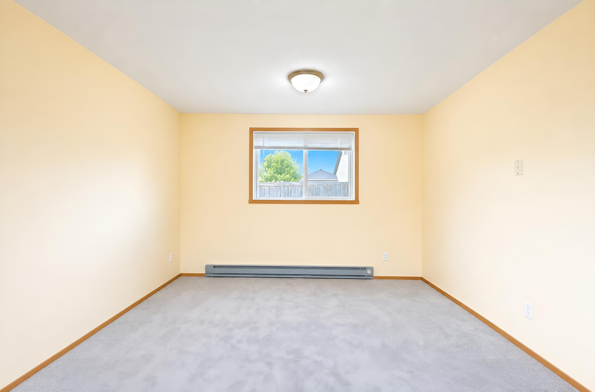 2004 single family home for sale at 1896 Huntington Lane in West Fargo, ND — 3 bed, 2 bath (photo 19 of 33)