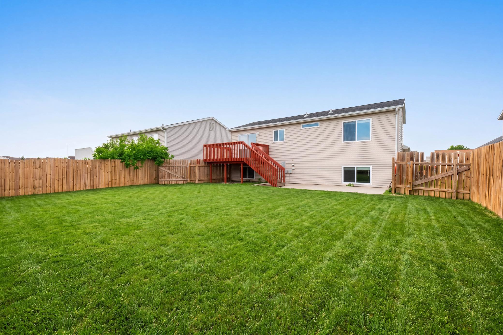 2004 single family home for sale at 1896 Huntington Lane in West Fargo, ND — 3 bed, 2 bath (photo 32 of 33)