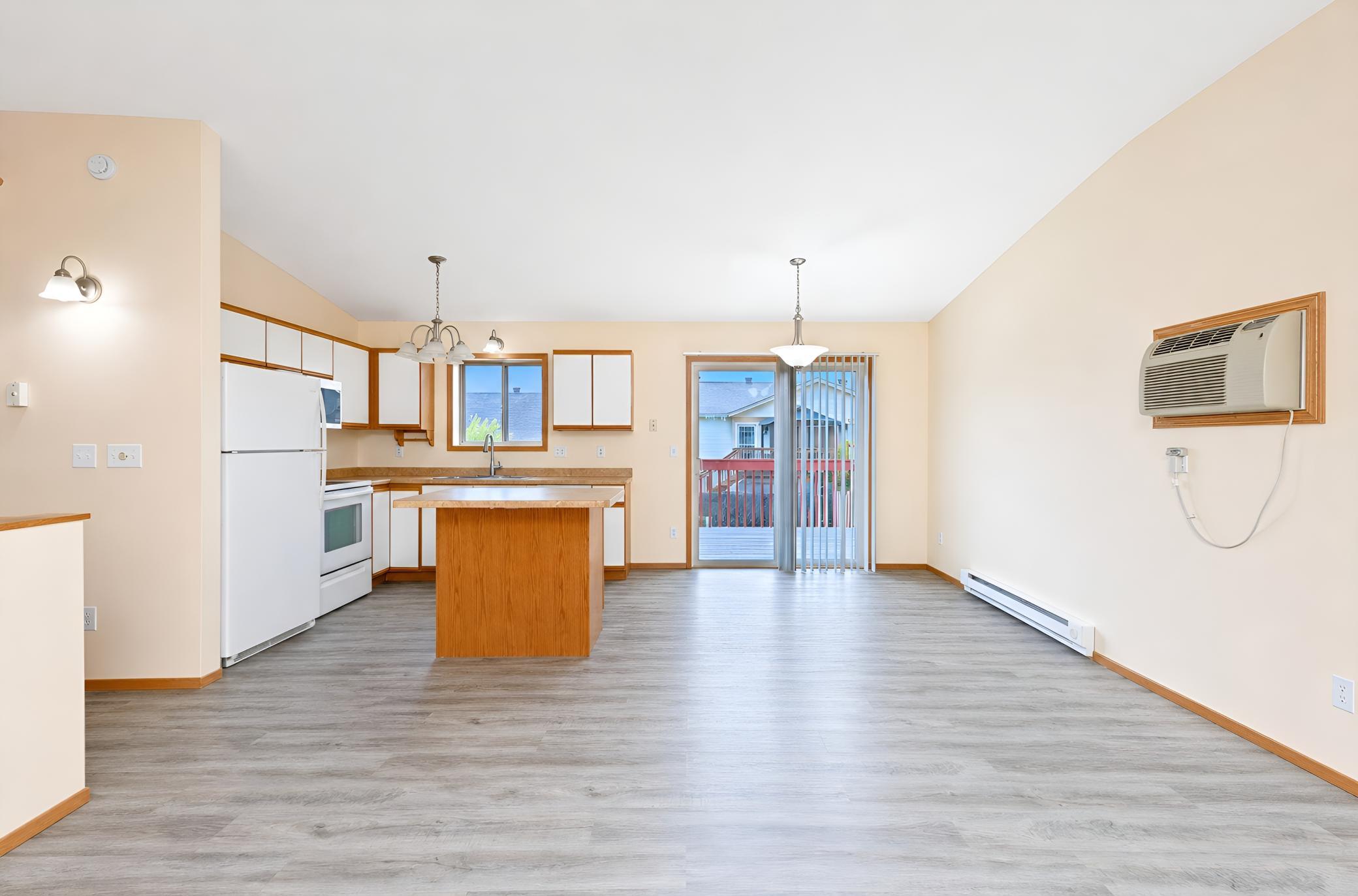 2004 single family home for sale at 1896 Huntington Lane in West Fargo, ND — 3 bed, 2 bath (photo 5 of 33)