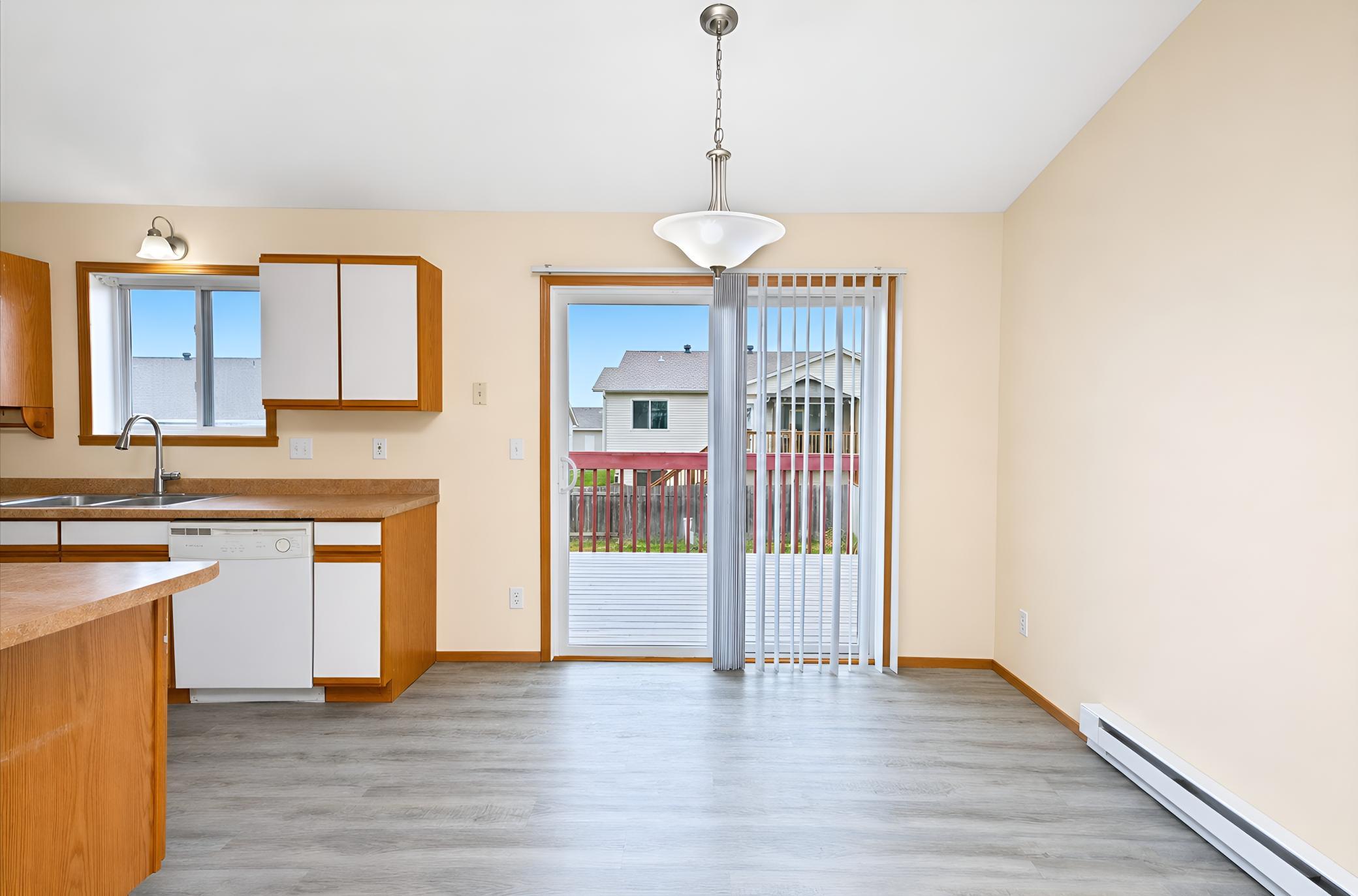 2004 single family home for sale at 1896 Huntington Lane in West Fargo, ND — 3 bed, 2 bath (photo 8 of 33)