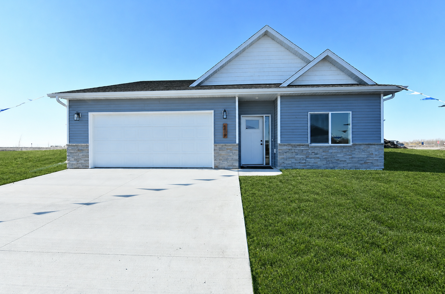 2026 single family home for sale at 2607 36th Avenue S in Moorhead, MN — 3 bed, 2 bath (photo 1 of 23)