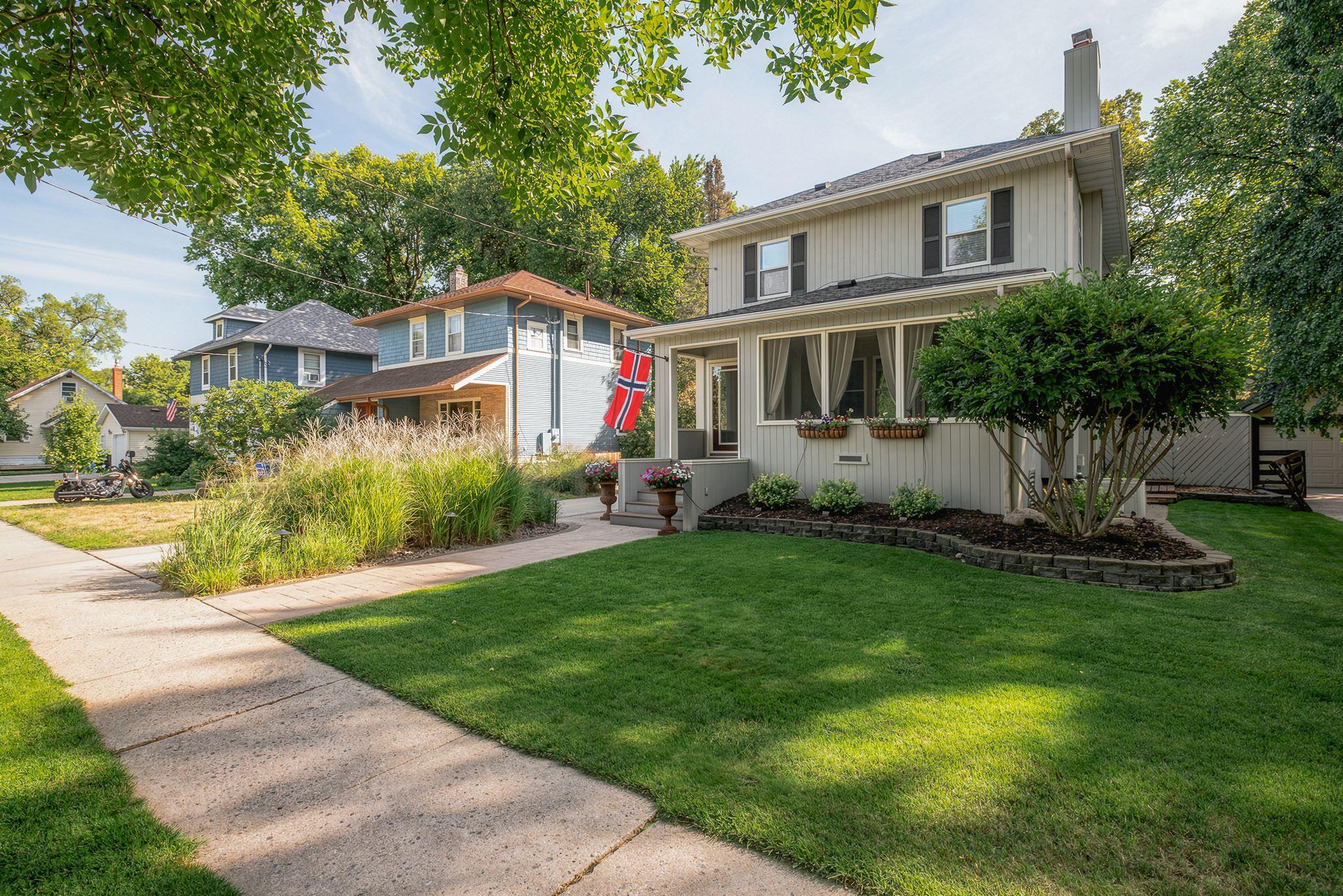 1920 single family home for sale at 1318 7th Street S in Fargo, ND — 3 bed, 2 bath (photo 2 of 45)