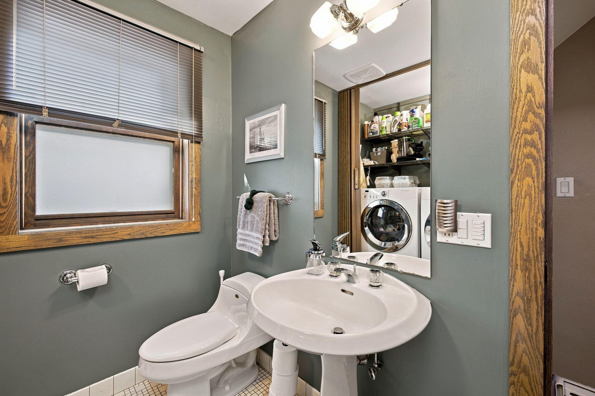 1920 single family home for sale at 1318 7th Street S in Fargo, ND — 3 bed, 2 bath (photo 16 of 45)