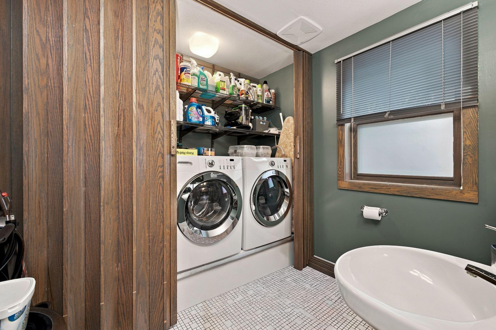 1920 single family home for sale at 1318 7th Street S in Fargo, ND — 3 bed, 2 bath (photo 17 of 45)