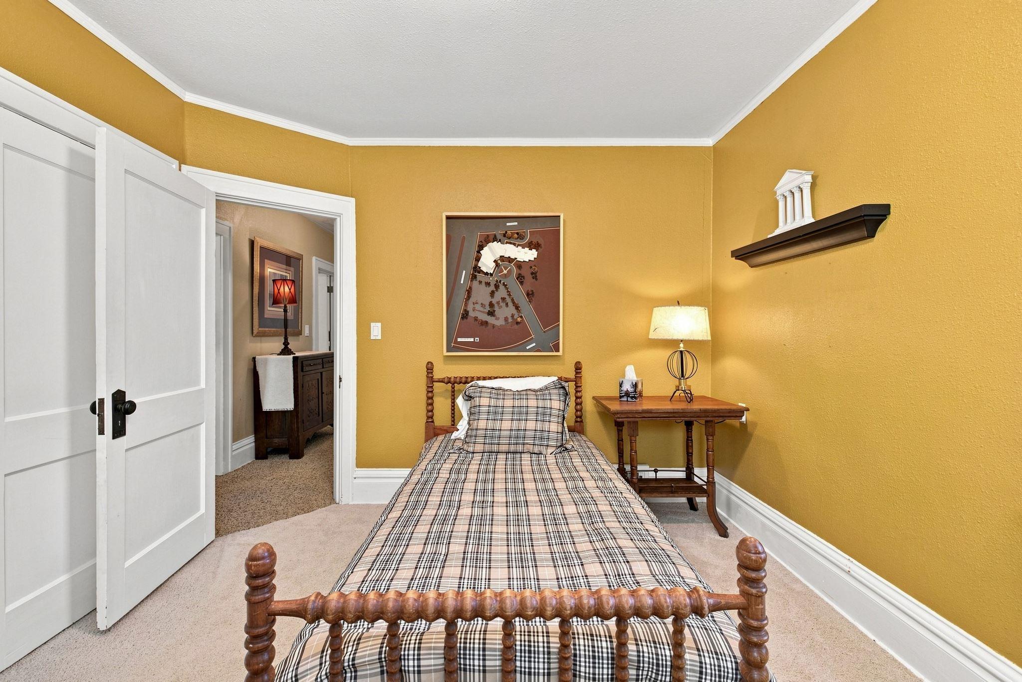 1920 single family home for sale at 1318 7th Street S in Fargo, ND — 3 bed, 2 bath (photo 25 of 45)