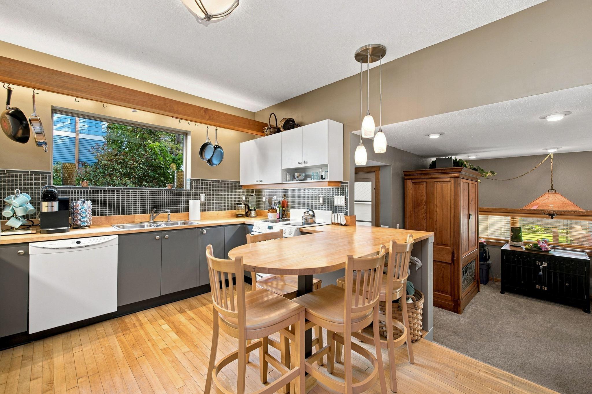 1920 single family home for sale at 1318 7th Street S in Fargo, ND — 3 bed, 2 bath (photo 10 of 45)