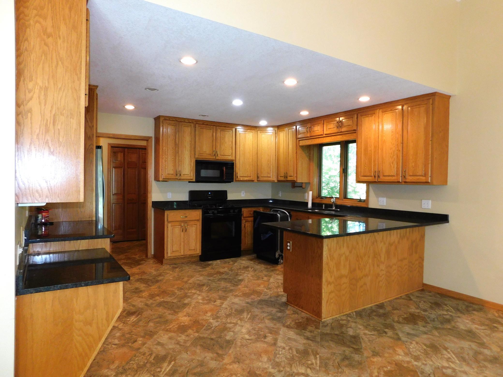 1994 single family home for sale at 21060 Pike Avenue in Aitkin, MN — 2 bed, 3 bath (photo 8 of 67)