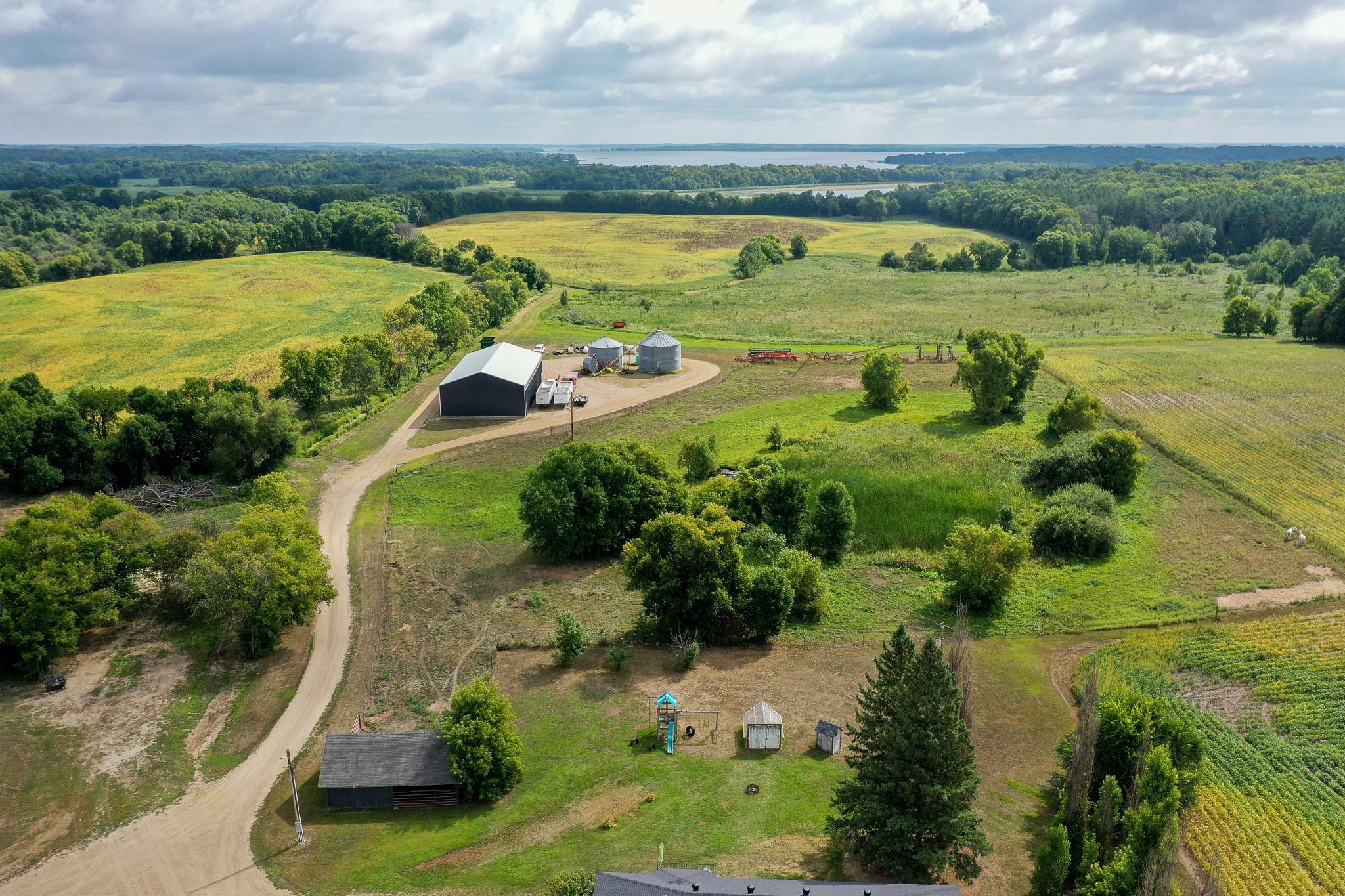 1998 single family home for sale at 34306 300th Avenue in Dent, MN — 3 bed, 3 bath (photo 6 of 71)
