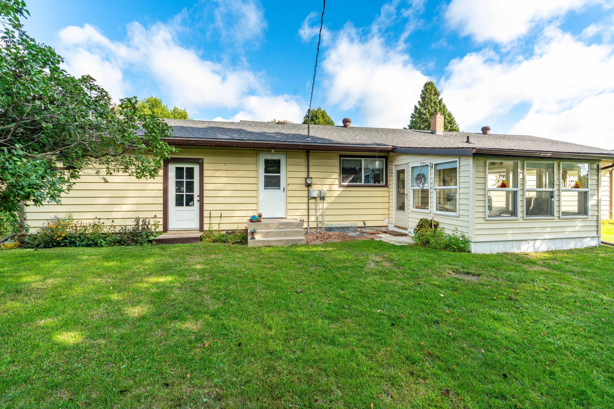 1964 single family home for sale at 101 W Hillside Avenue in Fergus Falls, MN — 3 bed, 2 bath (photo 2 of 65)