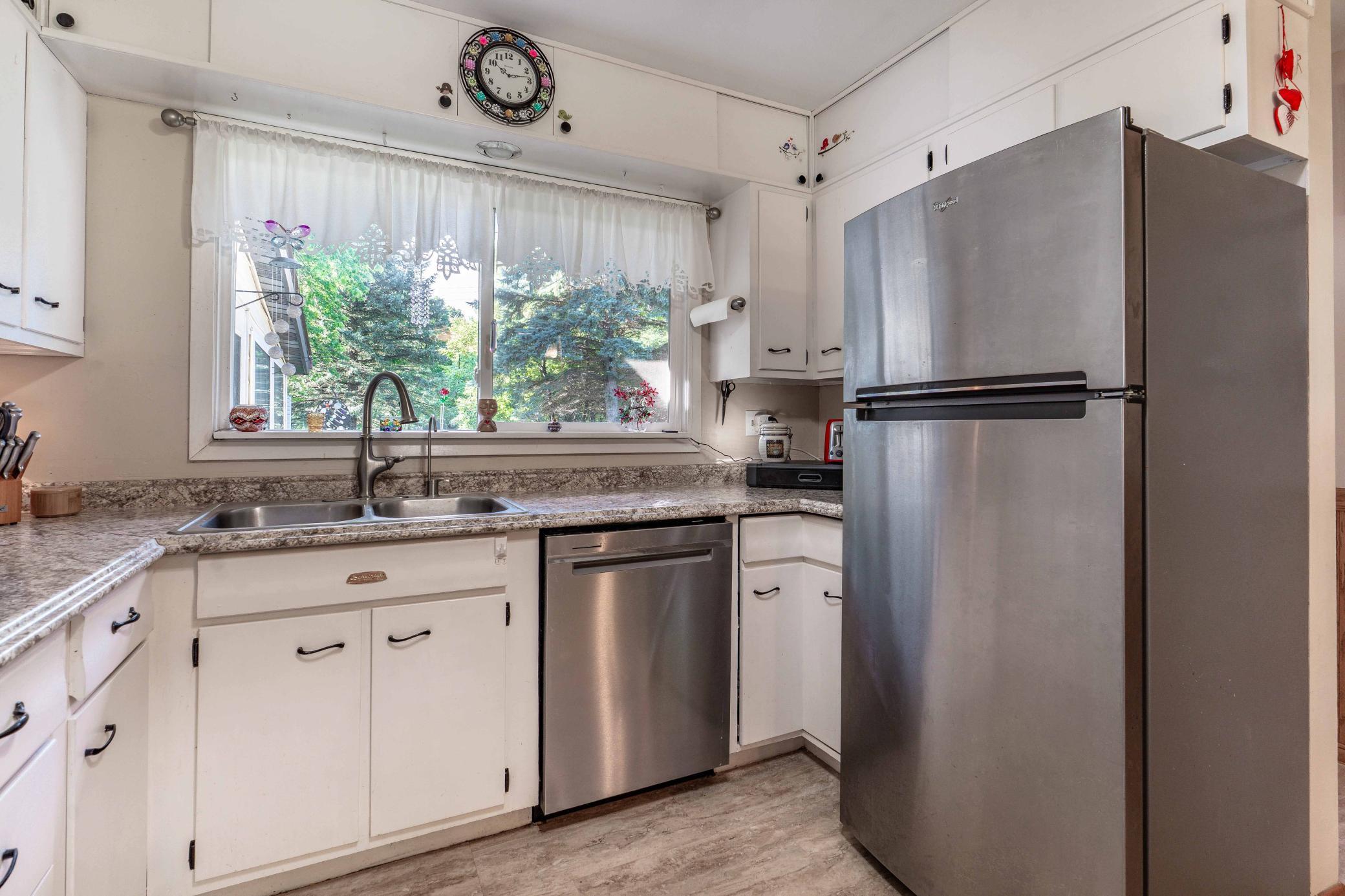 1964 single family home for sale at 101 W Hillside Avenue in Fergus Falls, MN — 3 bed, 2 bath (photo 12 of 65)