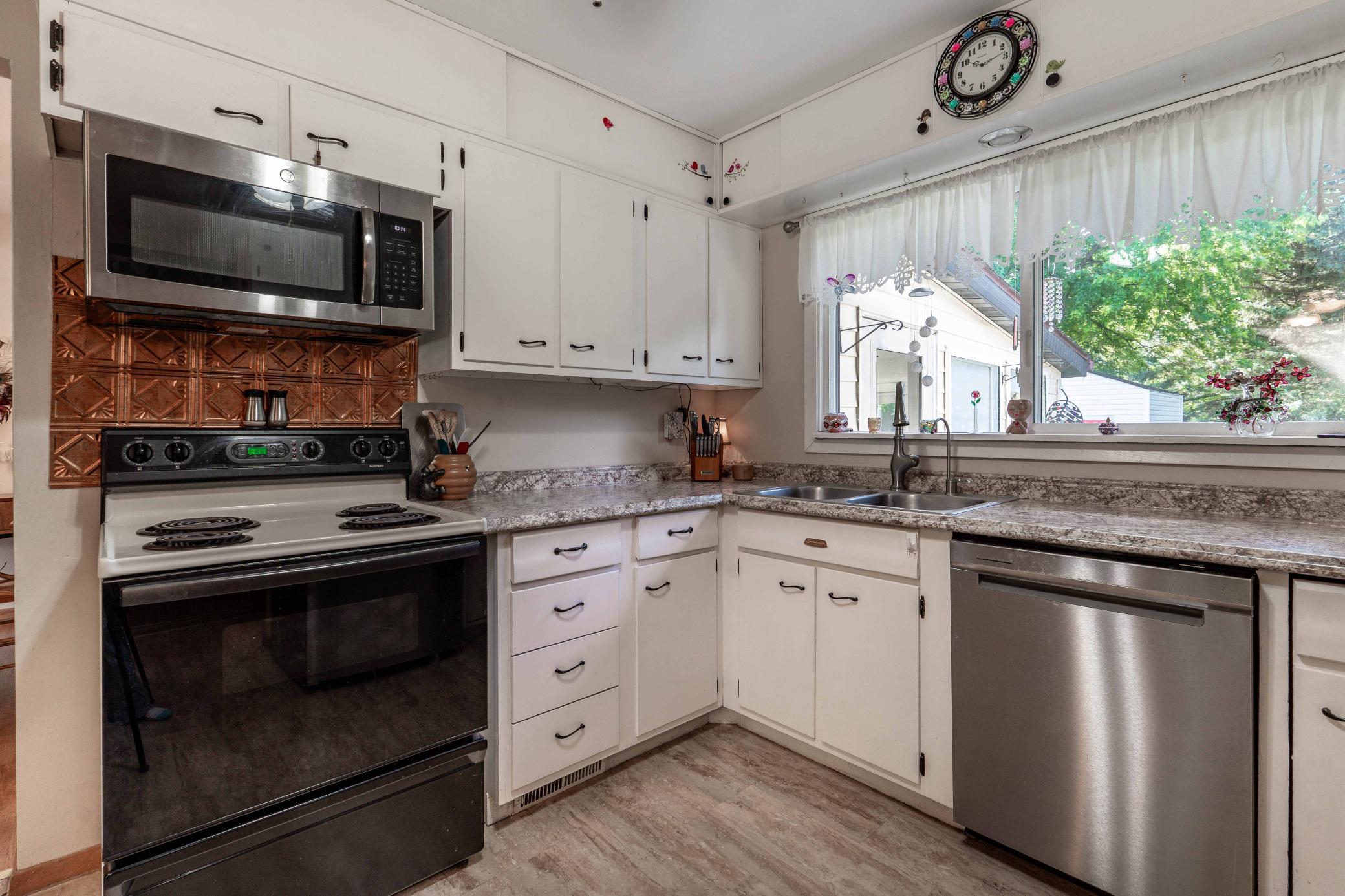 1964 single family home for sale at 101 W Hillside Avenue in Fergus Falls, MN — 3 bed, 2 bath (photo 13 of 65)