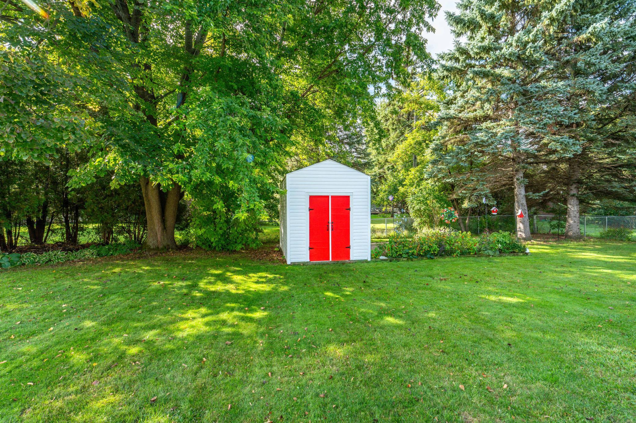 1964 single family home for sale at 101 W Hillside Avenue in Fergus Falls, MN — 3 bed, 2 bath (photo 3 of 65)
