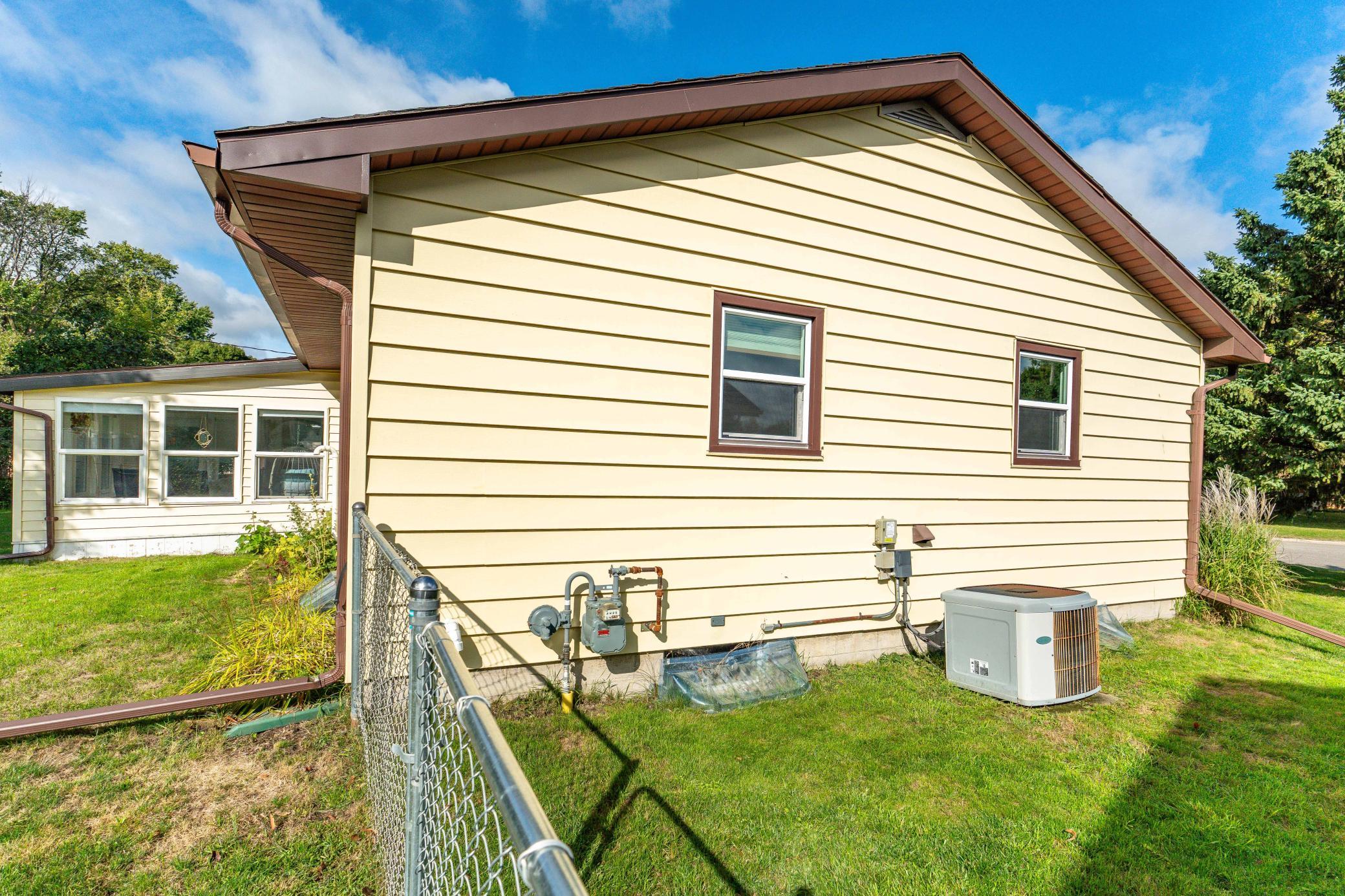 1964 single family home for sale at 101 W Hillside Avenue in Fergus Falls, MN — 3 bed, 2 bath (photo 29 of 65)
