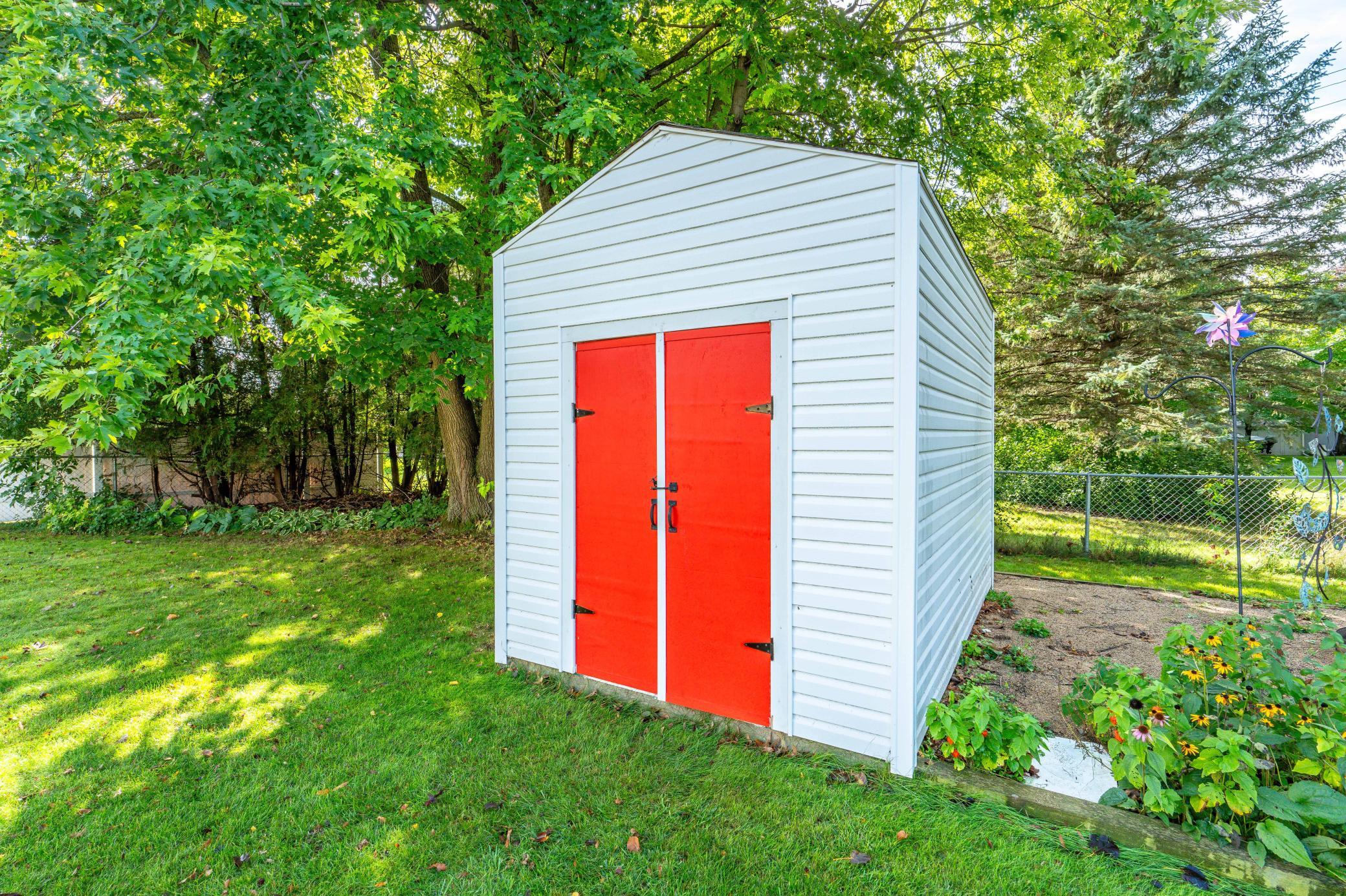 1964 single family home for sale at 101 W Hillside Avenue in Fergus Falls, MN — 3 bed, 2 bath (photo 40 of 65)