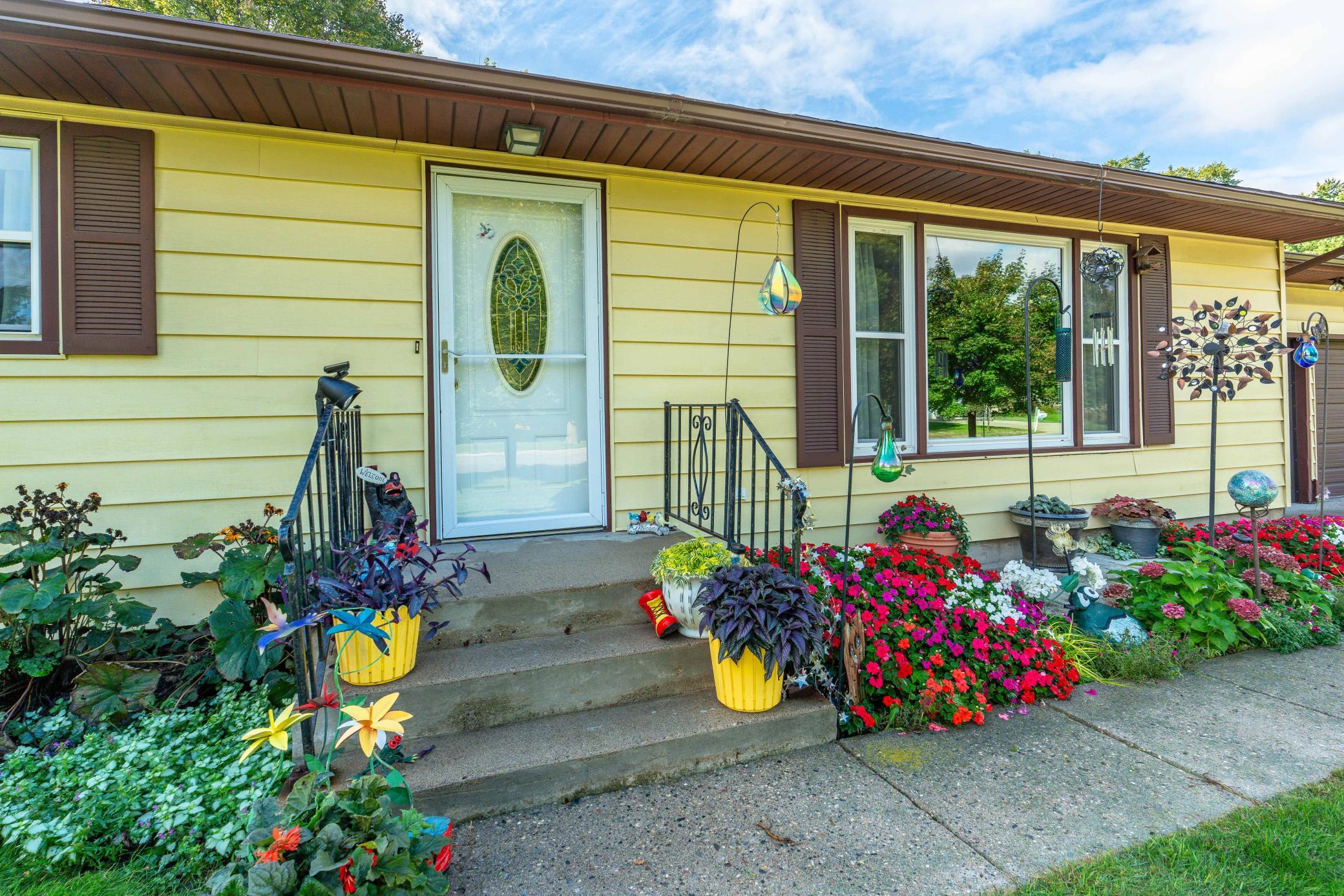 1964 single family home for sale at 101 W Hillside Avenue in Fergus Falls, MN — 3 bed, 2 bath (photo 5 of 65)
