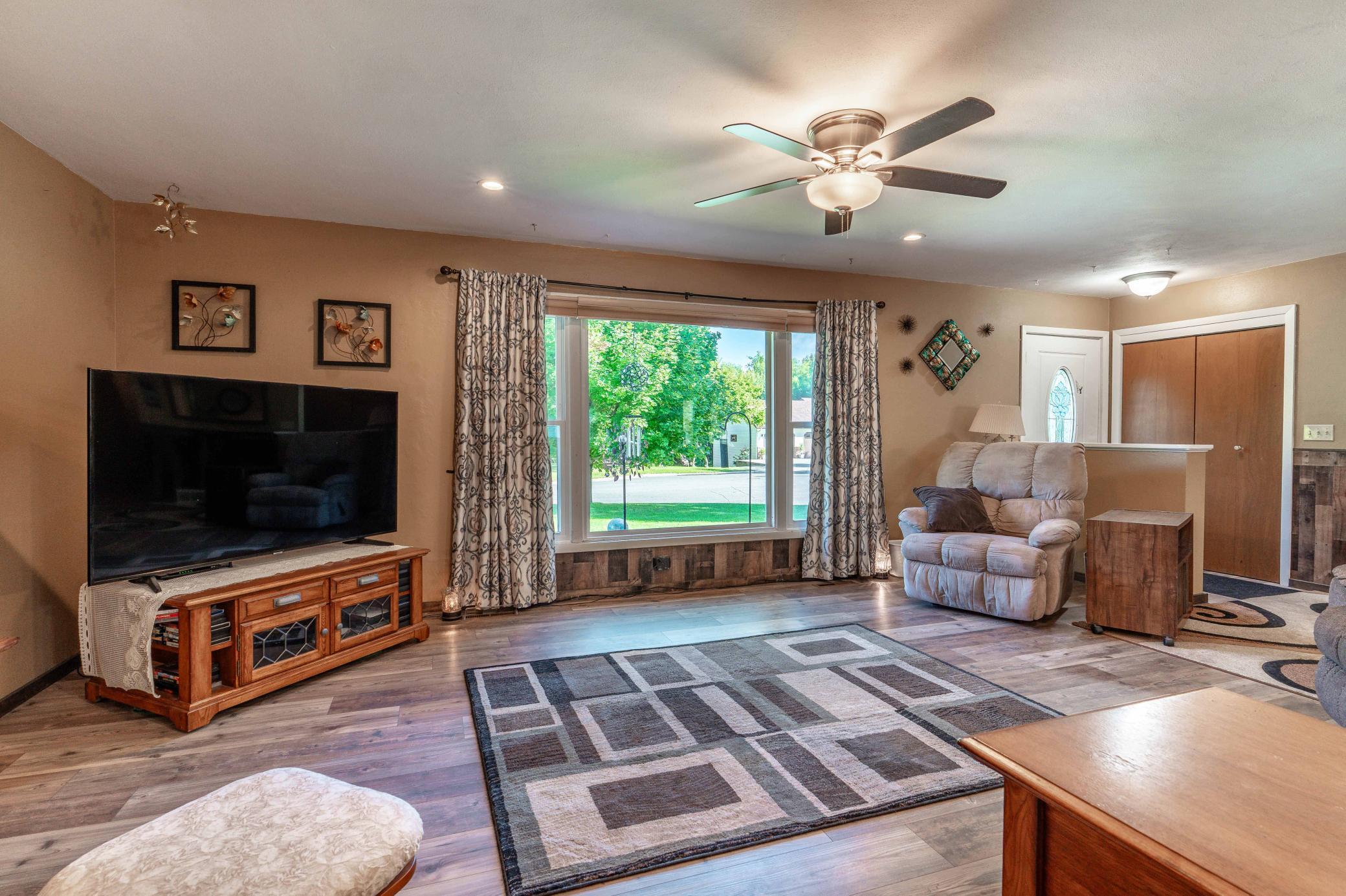 1964 single family home for sale at 101 W Hillside Avenue in Fergus Falls, MN — 3 bed, 2 bath (photo 7 of 65)