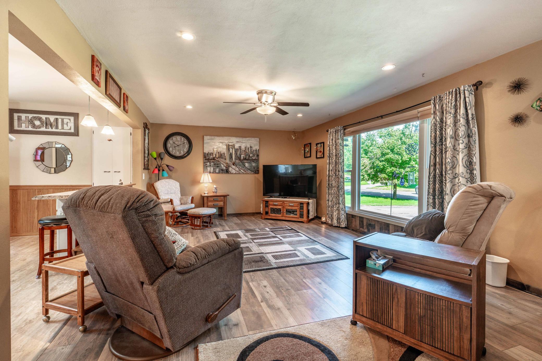 1964 single family home for sale at 101 W Hillside Avenue in Fergus Falls, MN — 3 bed, 2 bath (photo 8 of 65)