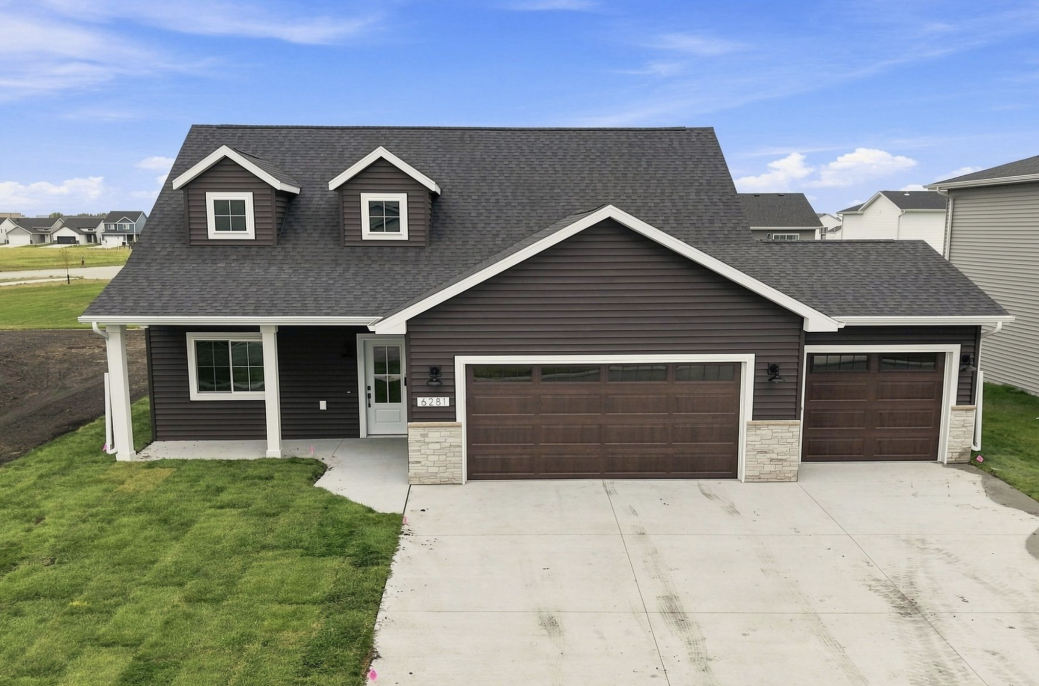 2025 single family home for sale at 6281 86th Avenue S in Horace, ND — 3 bed, 3 bath (photo 33 of 38)