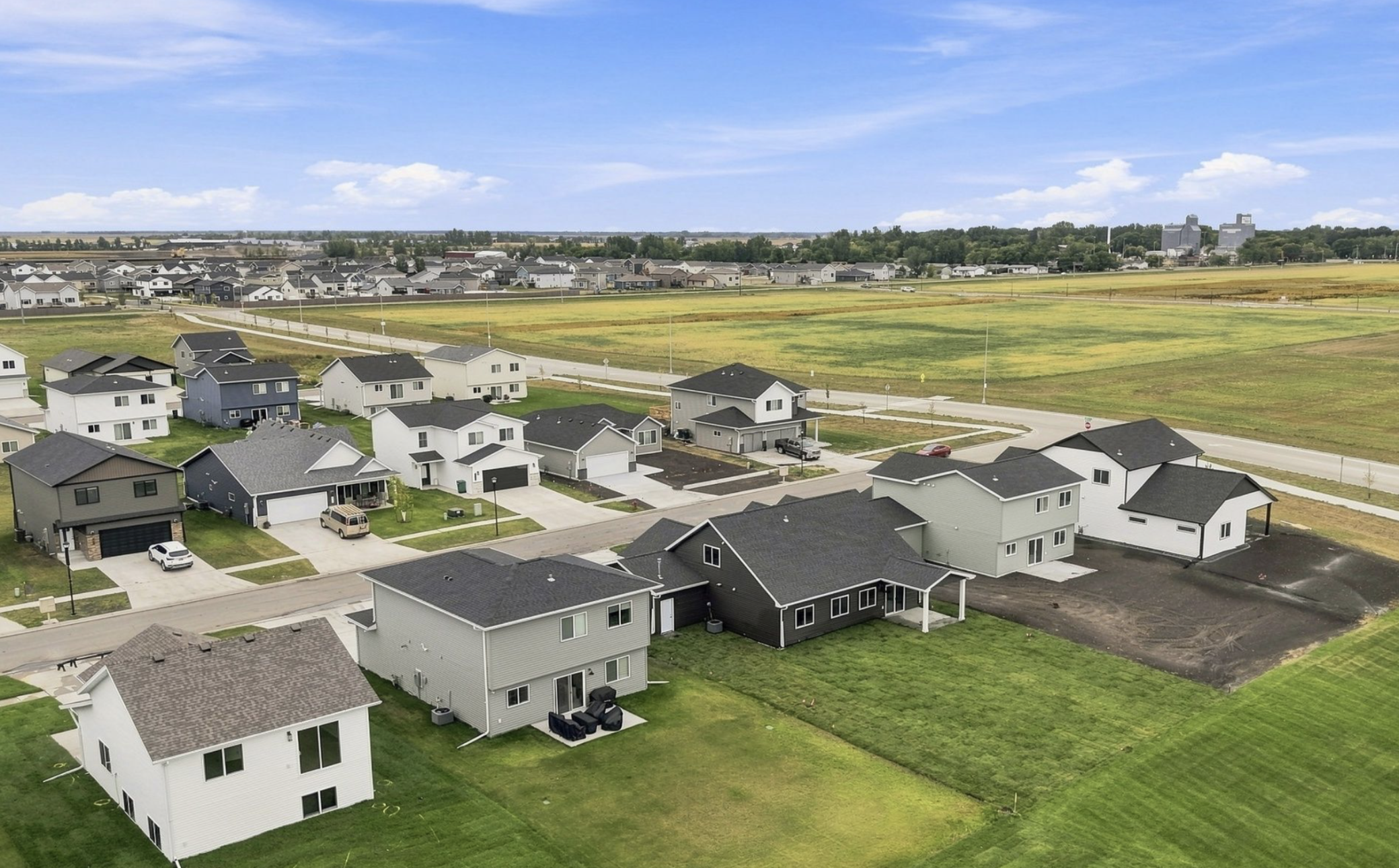 2025 single family home for sale at 6281 86th Avenue S in Horace, ND — 3 bed, 3 bath (photo 35 of 38)