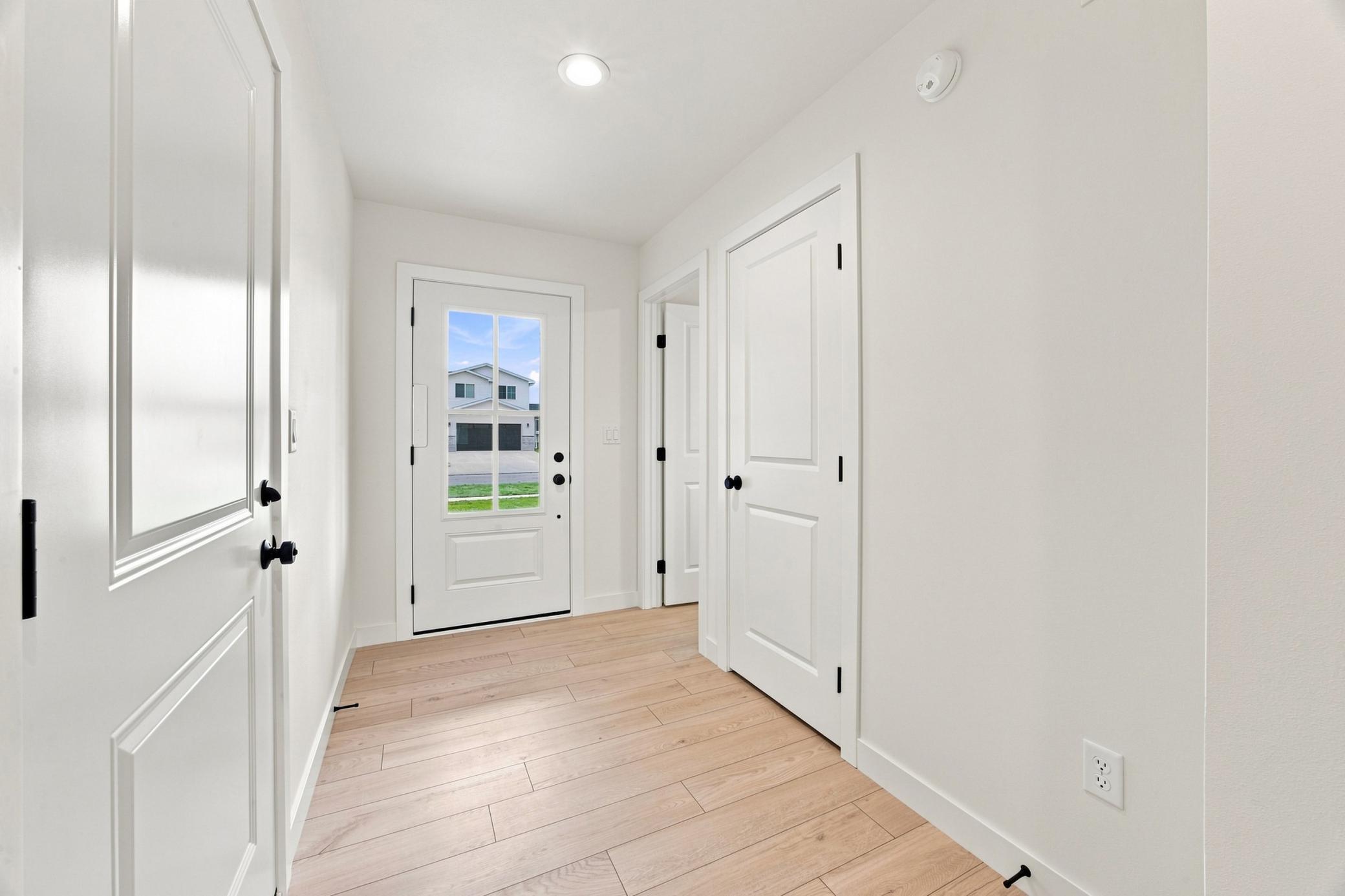 2025 single family home for sale at 6281 86th Avenue S in Horace, ND — 3 bed, 3 bath (photo 6 of 38)